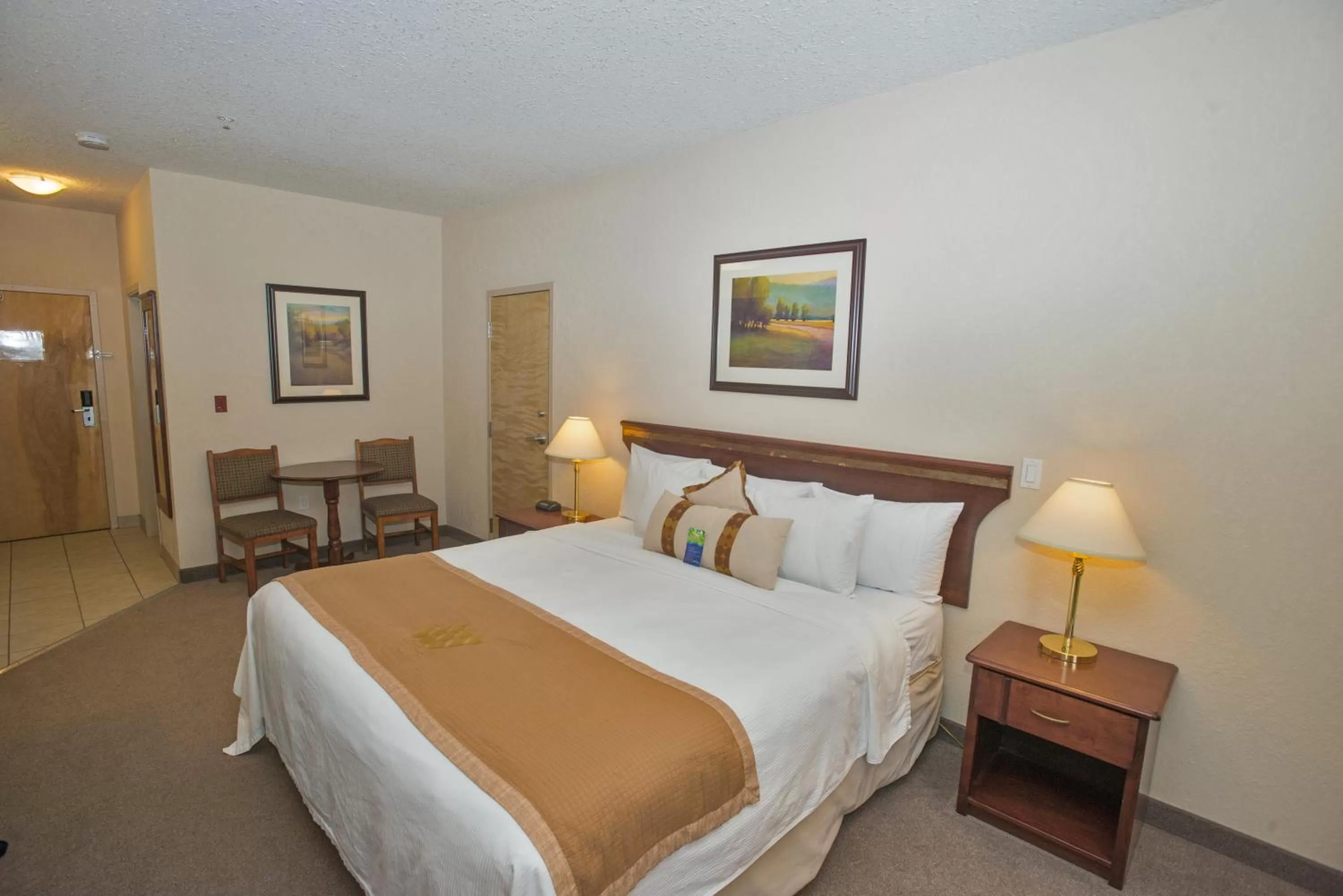 Bed in Lakeview Inns & Suites - Chetwynd