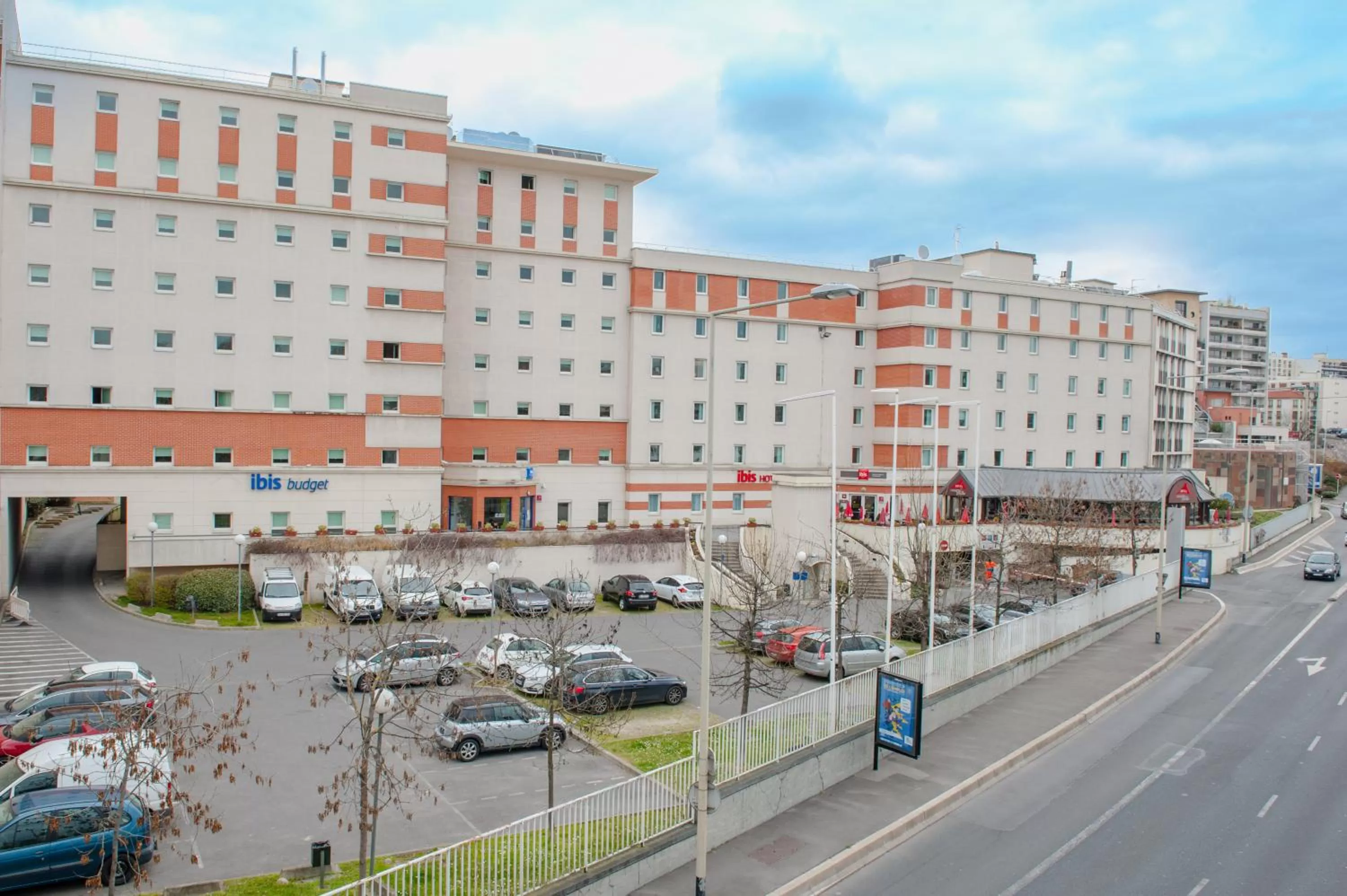 Facade/entrance in ibis Paris La Defense Courbevoie