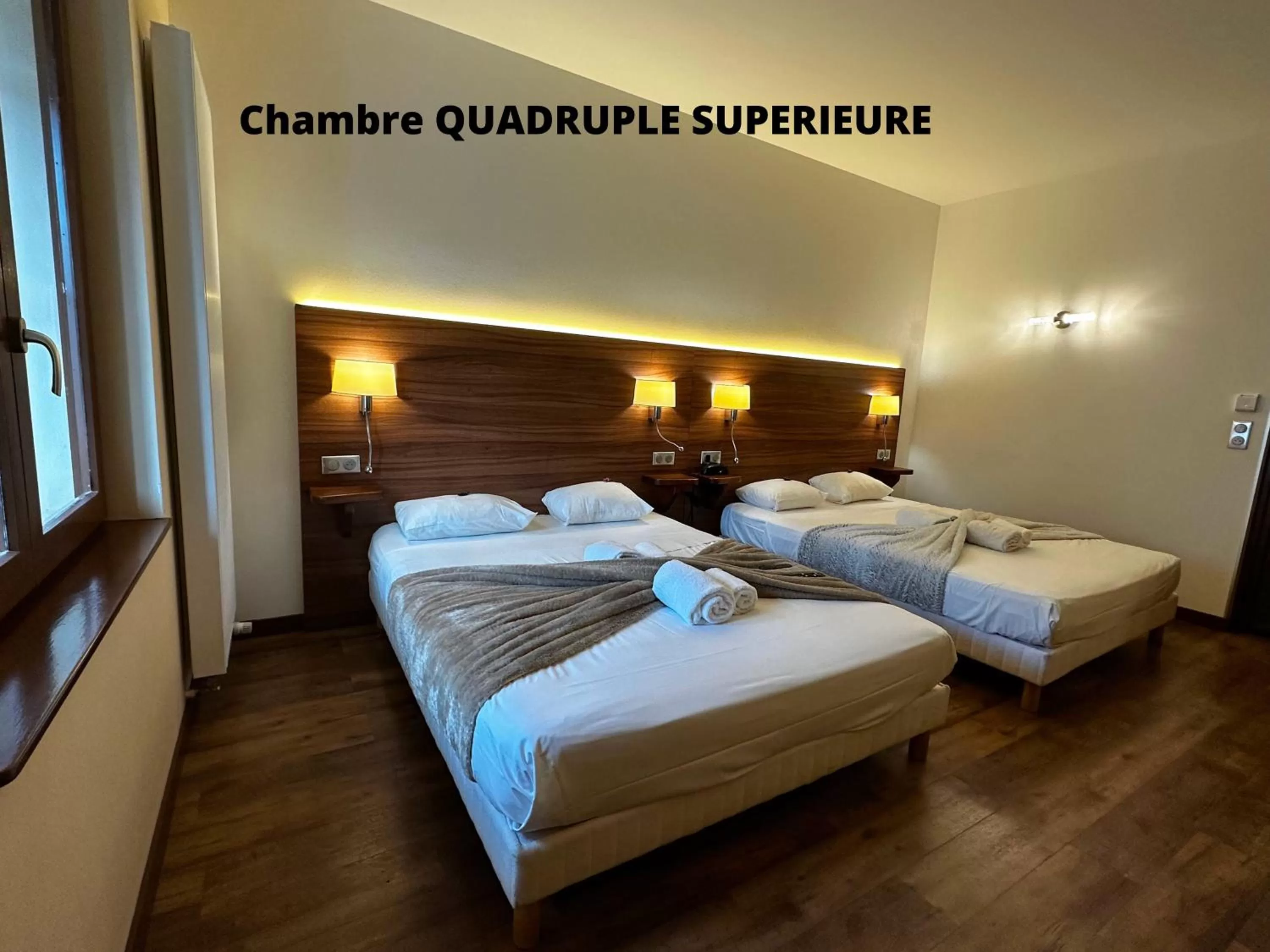 Bed in Hôtel Terminus - Pizzeria Pizz'a gogo - salle de sport - face à la gare