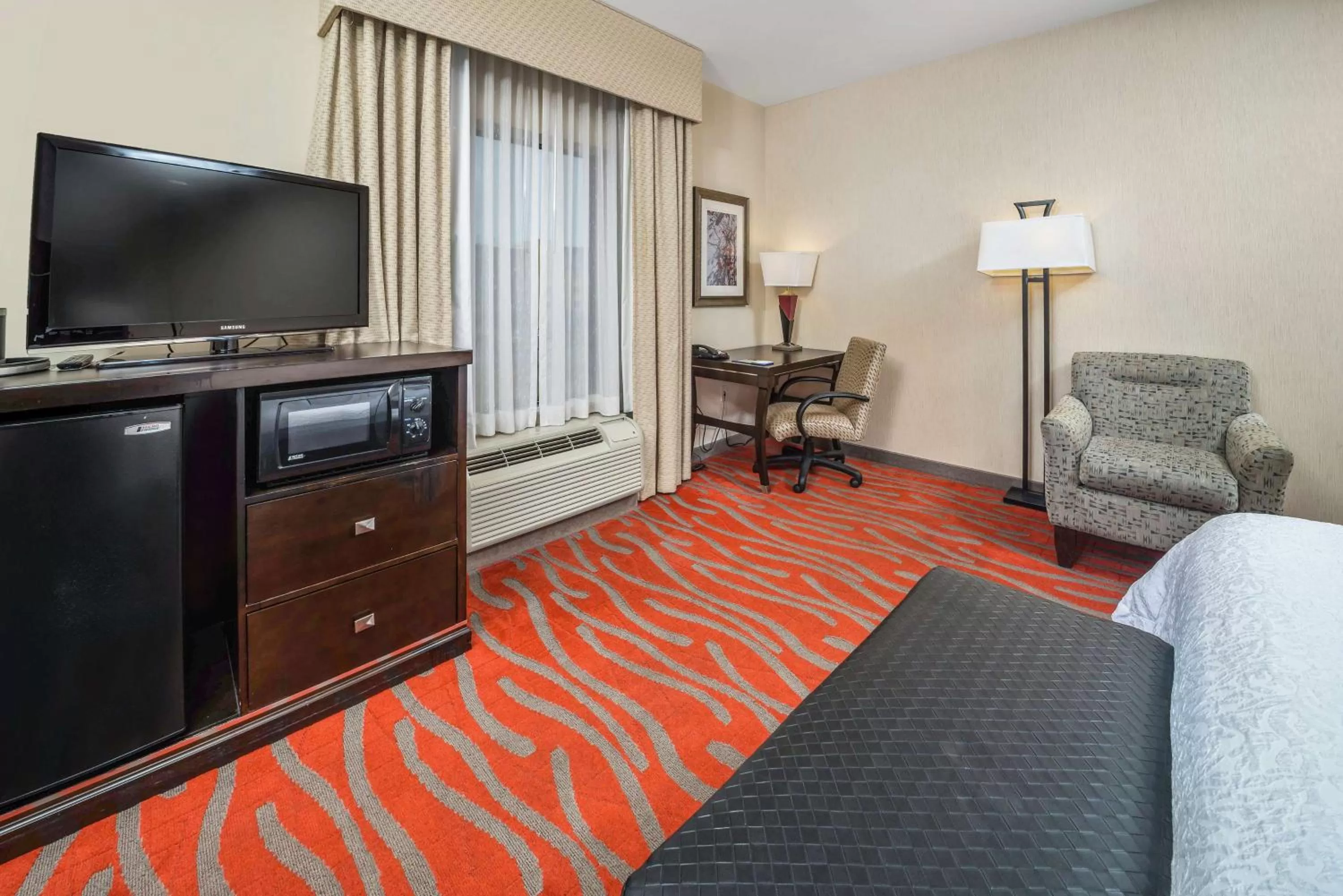 Bedroom in Hampton Inn and Suites Tulsa/Catoosa
