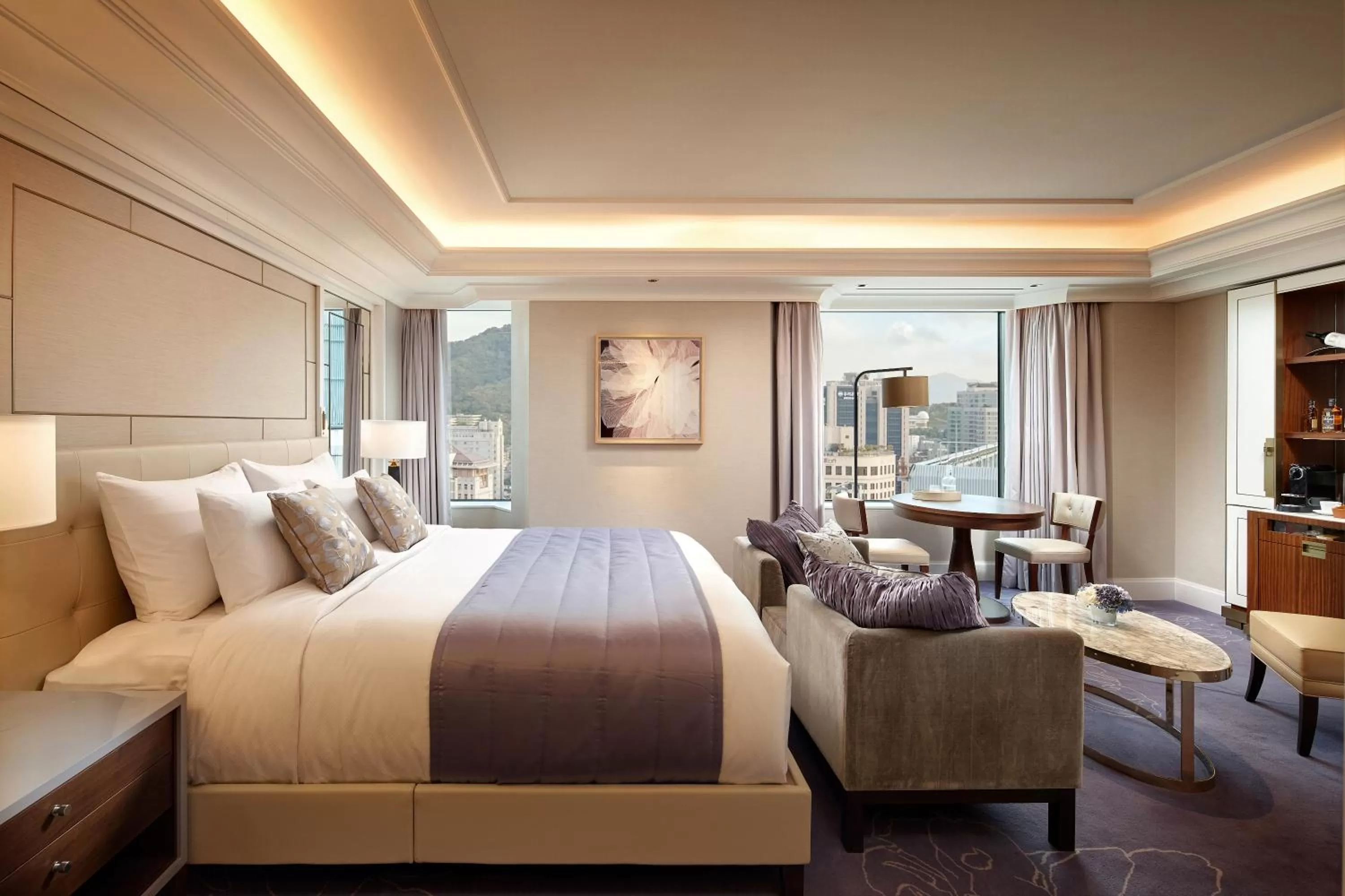 Bed in Lotte Hotel Seoul Executive Tower