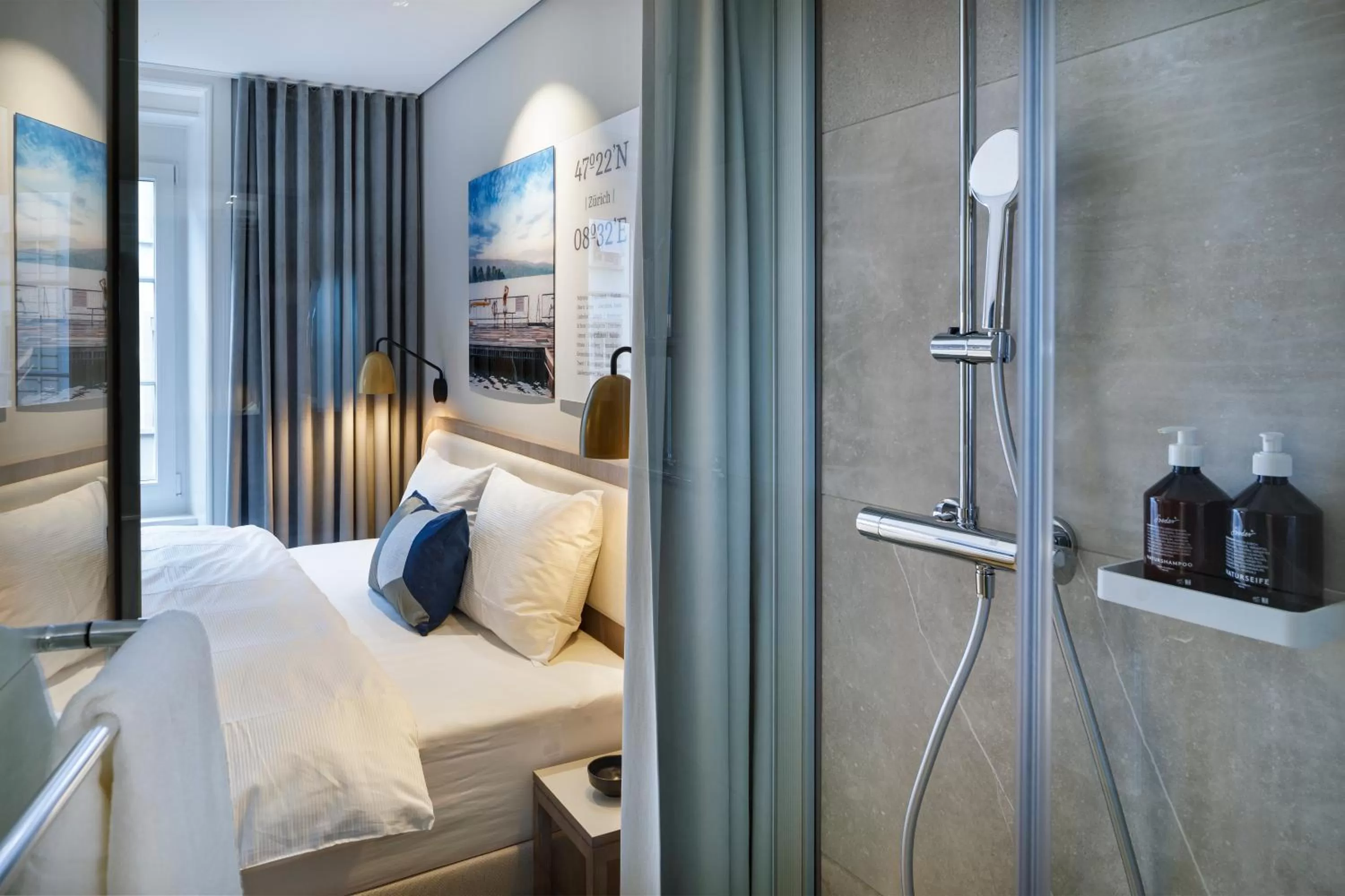 Shower, Bed in Hotel Felix