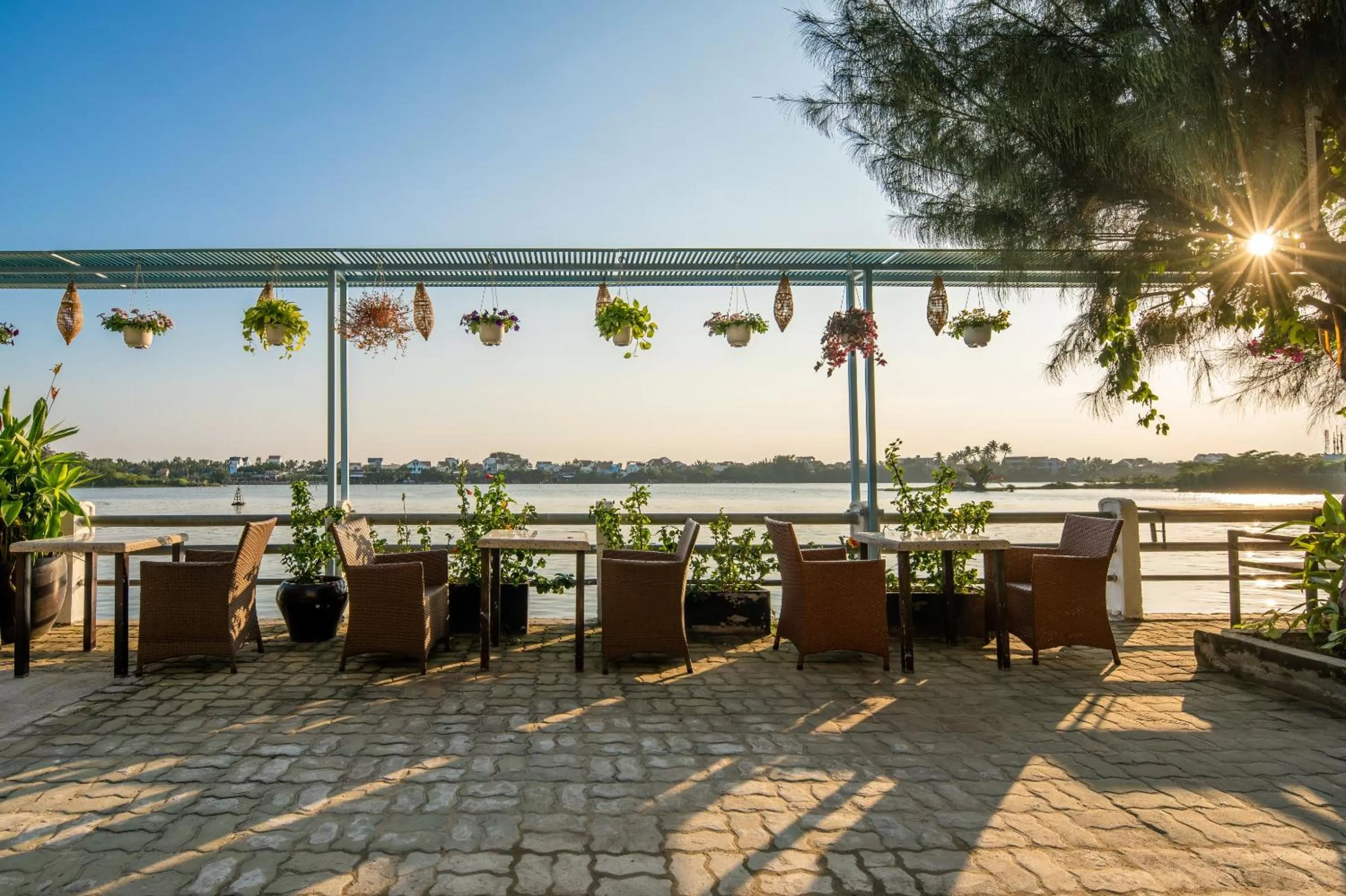 Restaurant/Places to Eat in TRIPLE Riverside Villa Hotel HoiAn