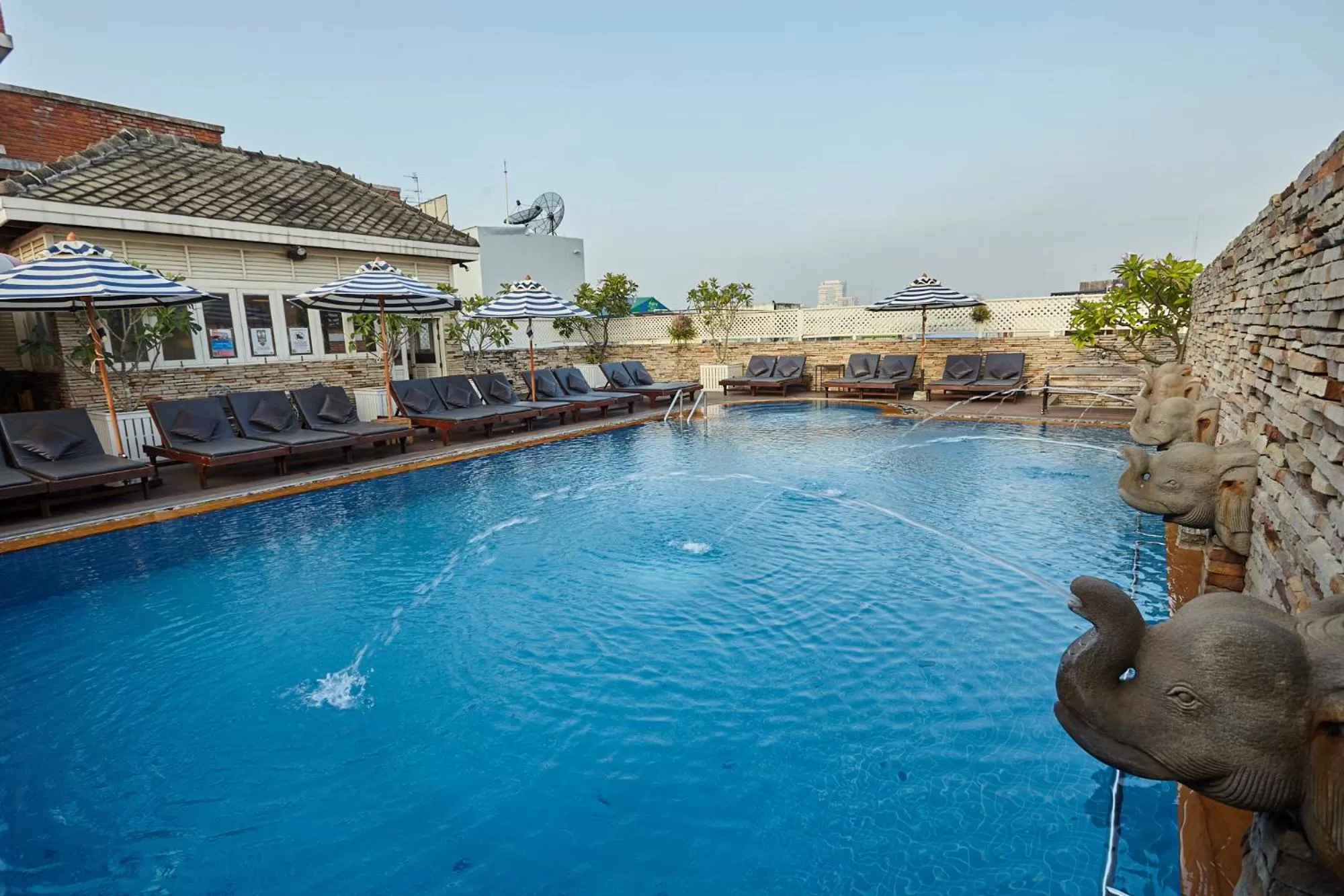 Swimming pool in Buddy Lodge, Khaosan Road
