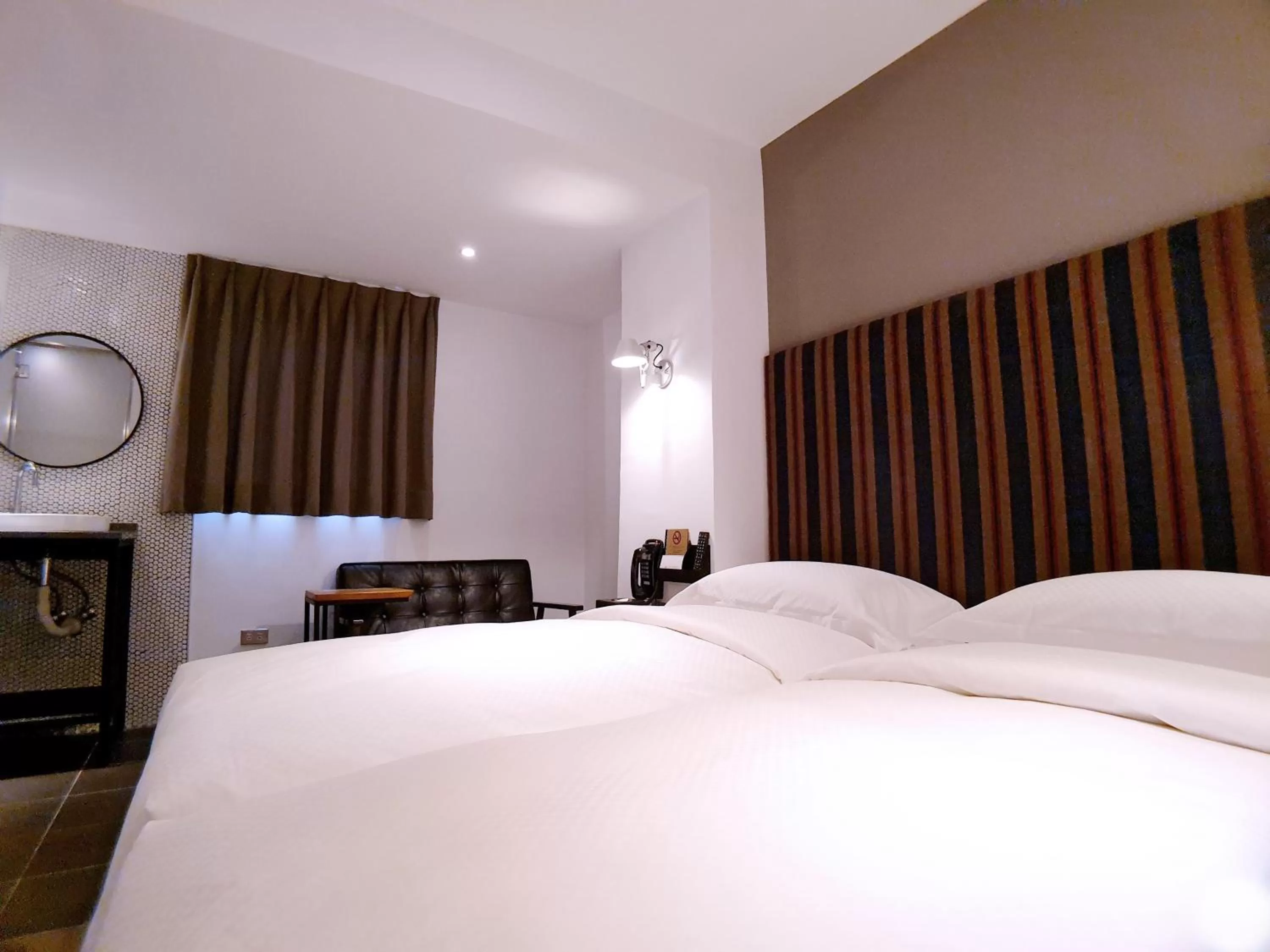 Bedroom, Bed in River inn Station