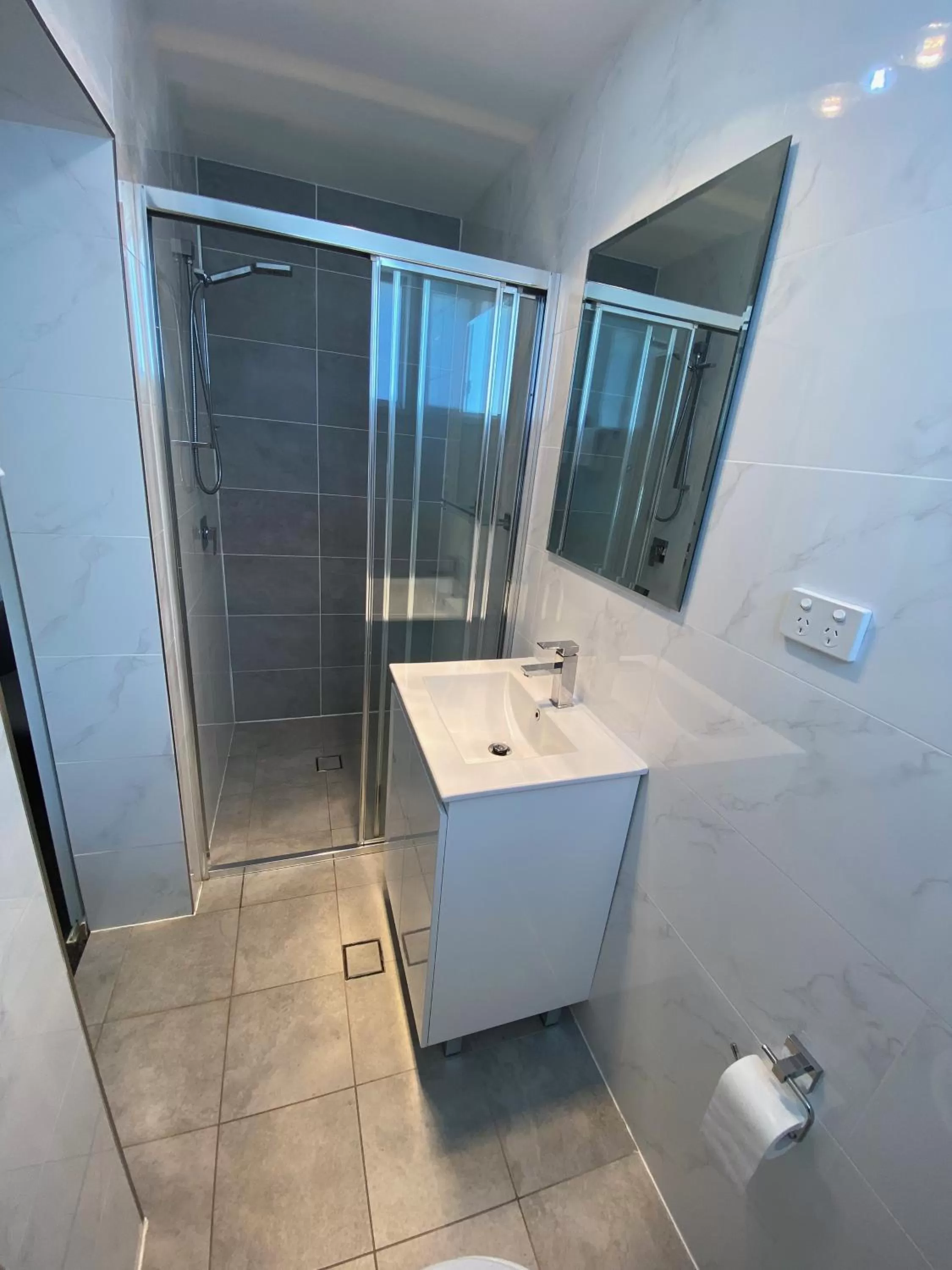 Shower in Central Motel Mudgee