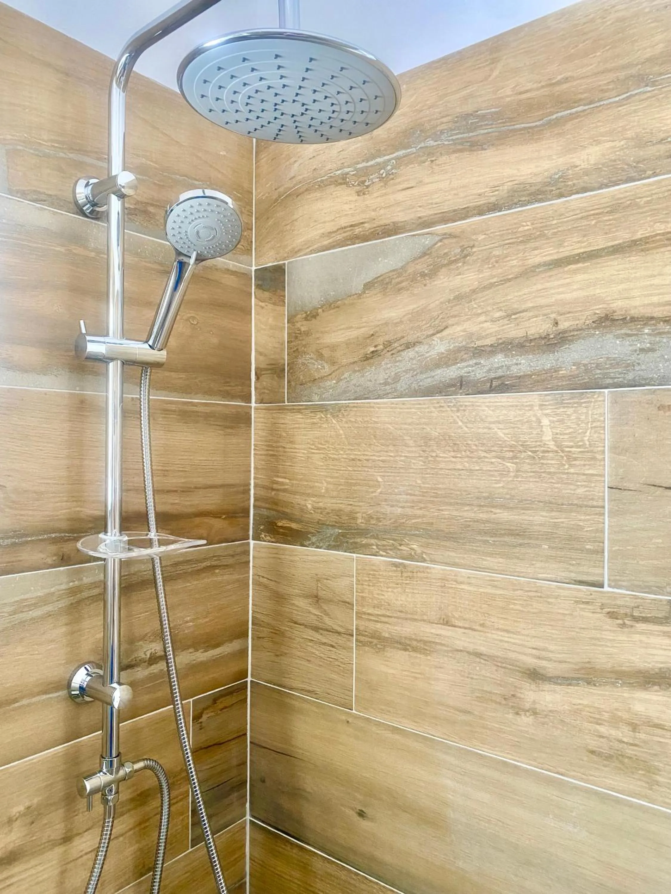 Shower in Fikas Hotel