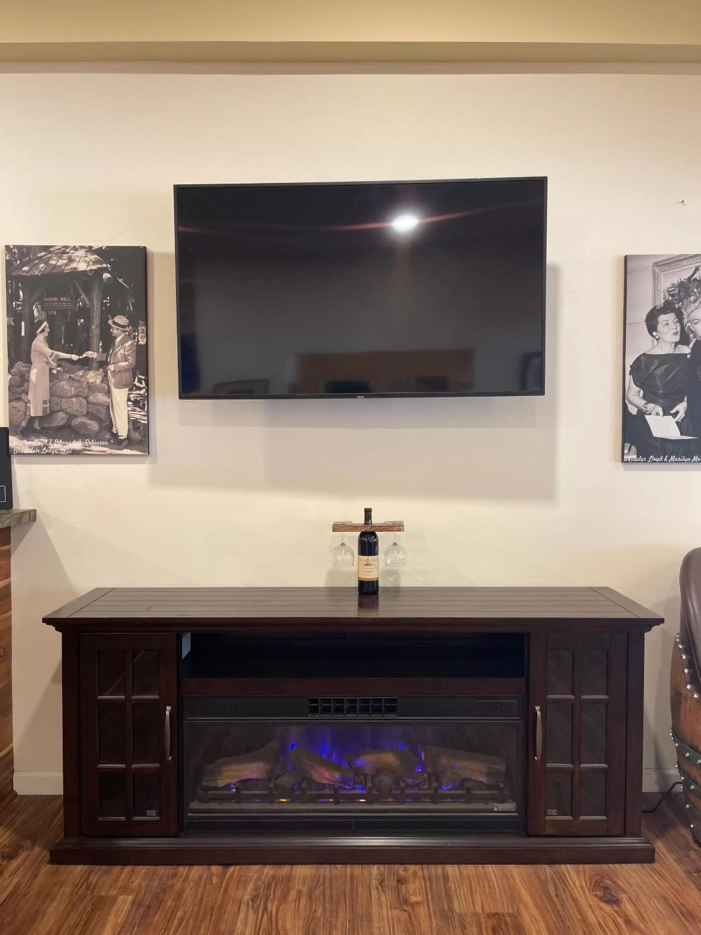 Communal lounge/ TV room in The Historic Brookdale Lodge, Santa Cruz Mountains