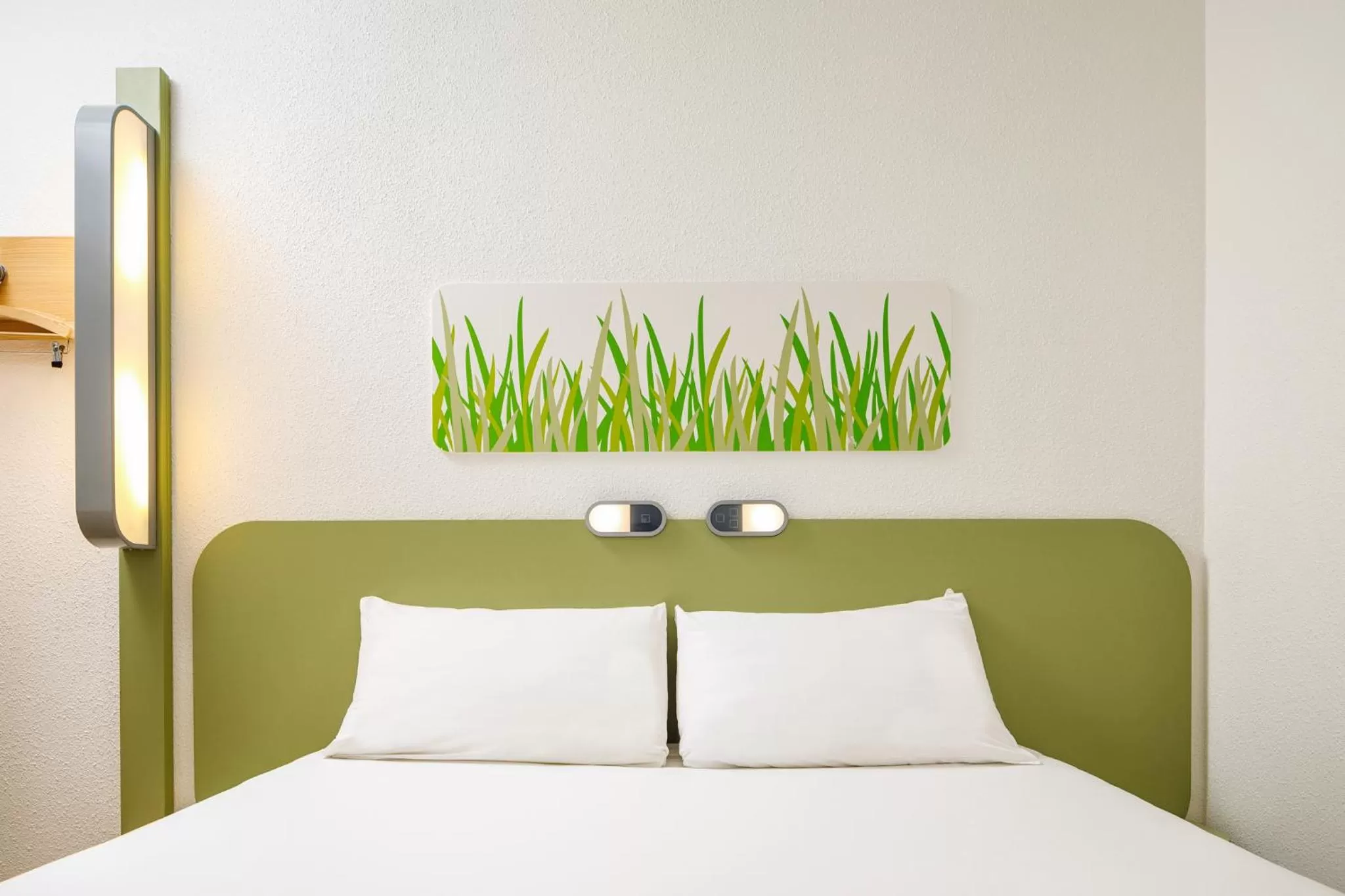 Bedroom, Bed in ibis budget Lyon Sud St Genis Laval