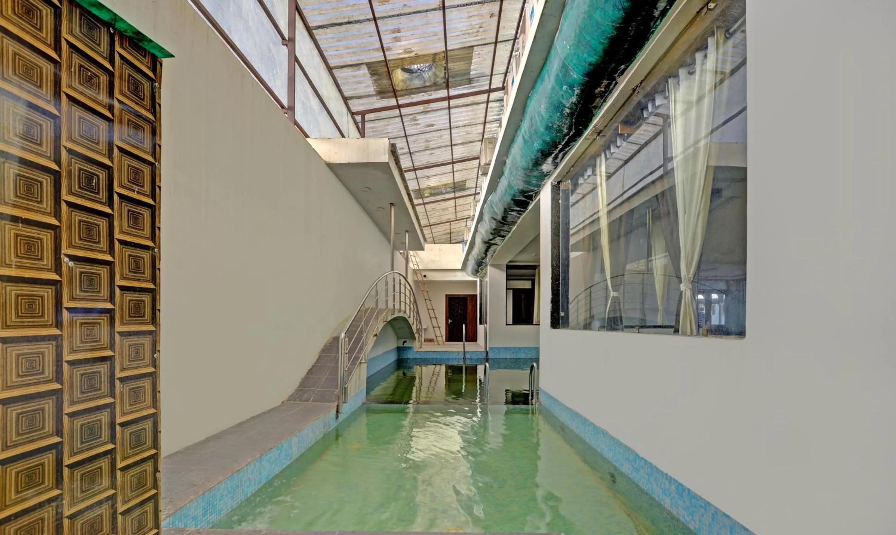Swimming Pool in Treebo Trend Spirit Residency