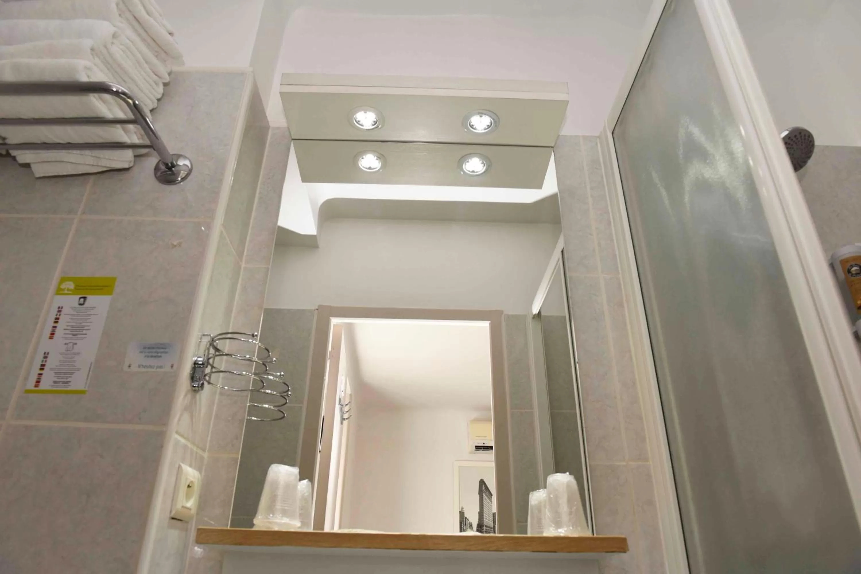 Bathroom in Azur Hôtel