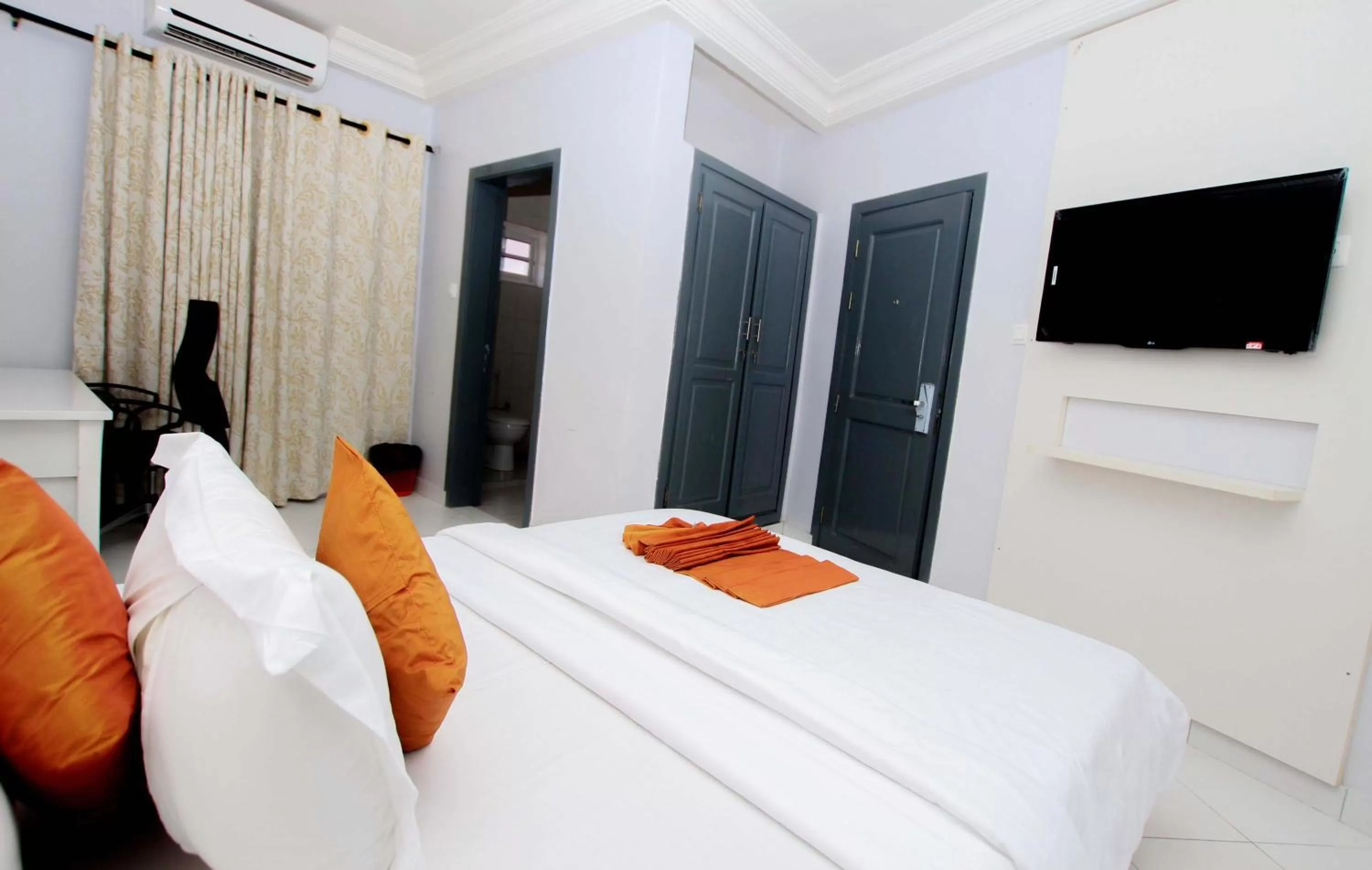 Bed in Hotel Galilée