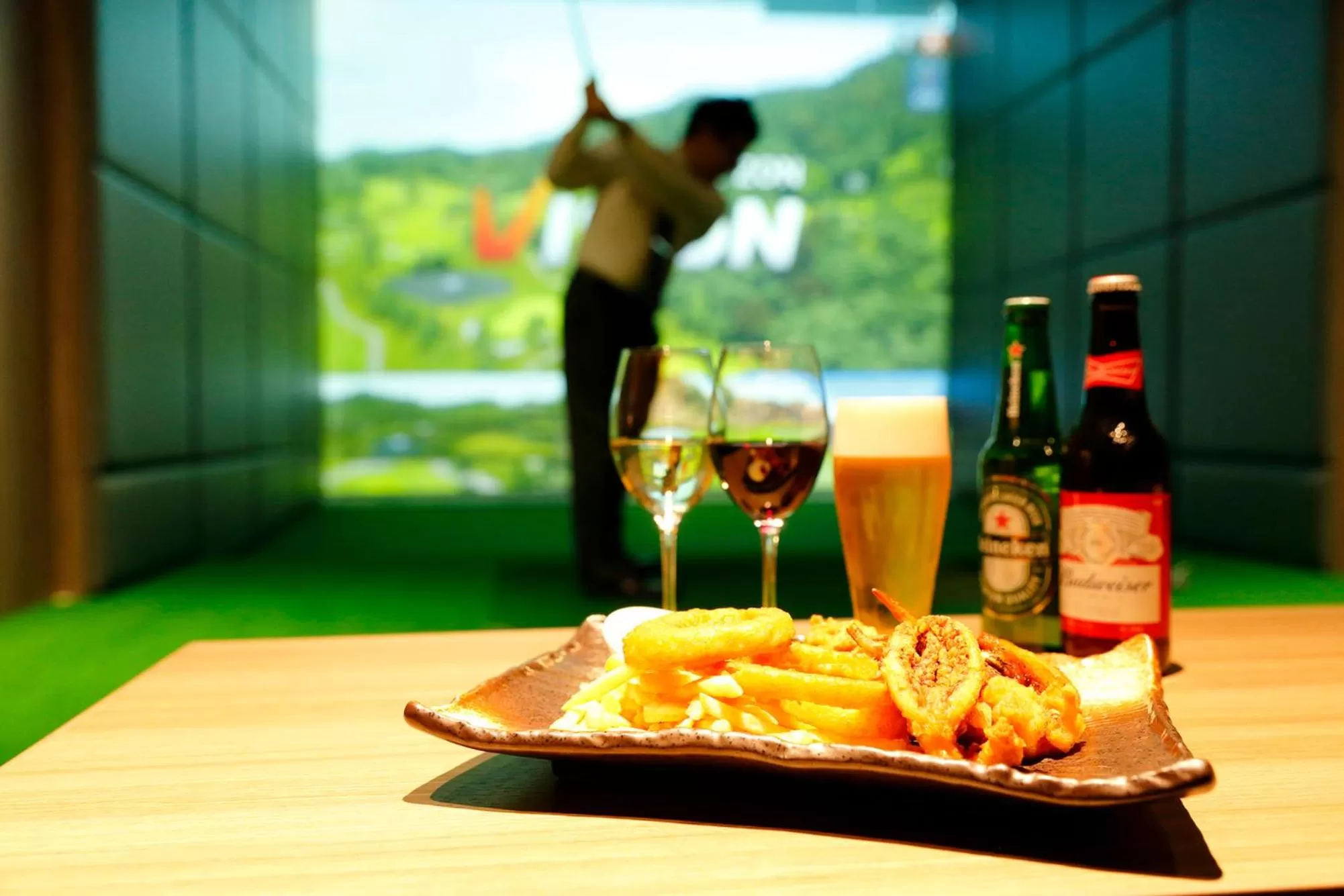 Lounge or bar in ANA Crowne Plaza Chitose by IHG