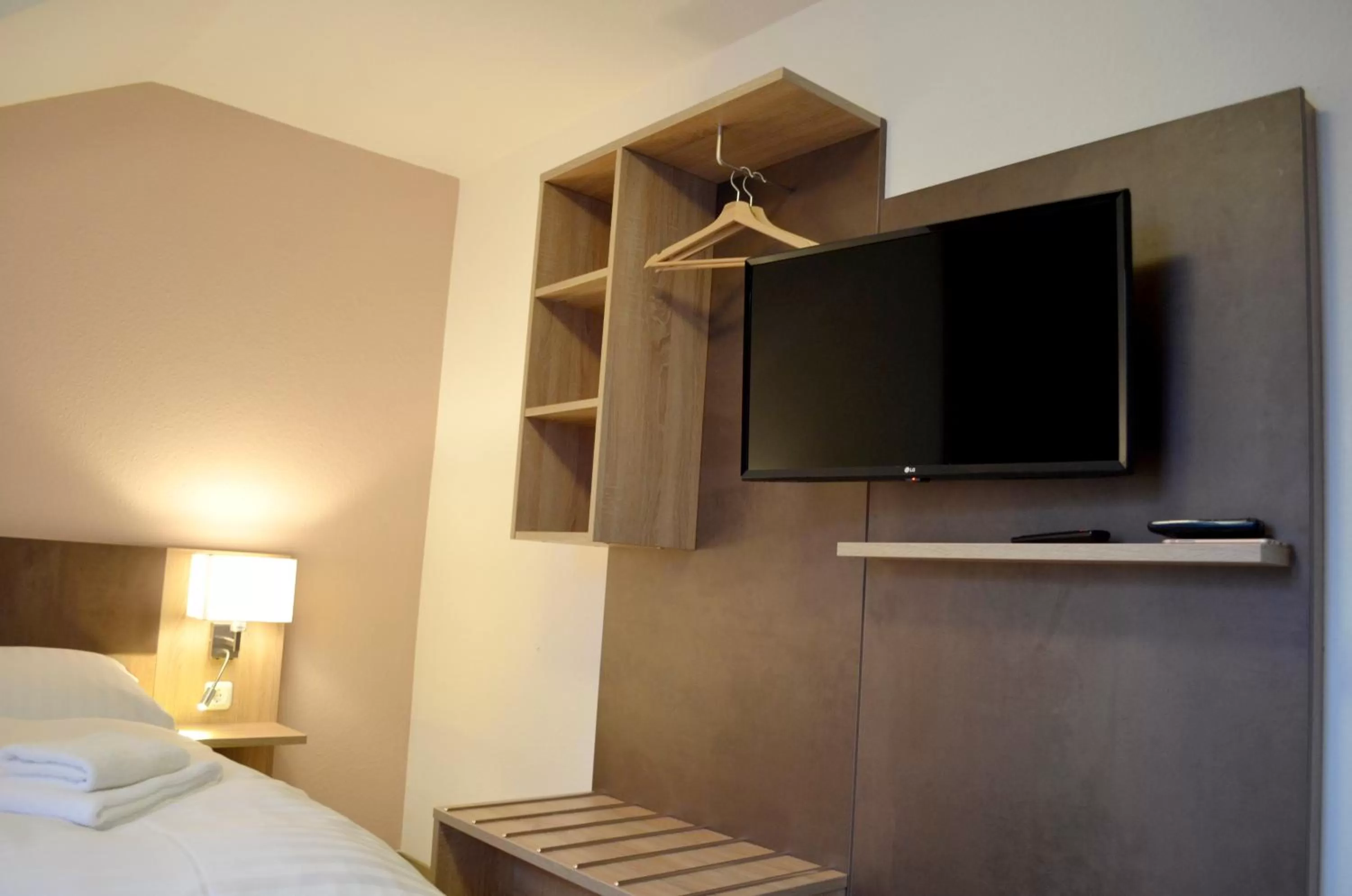 TV and multimedia, TV/Entertainment Center in Hana Aparthotel