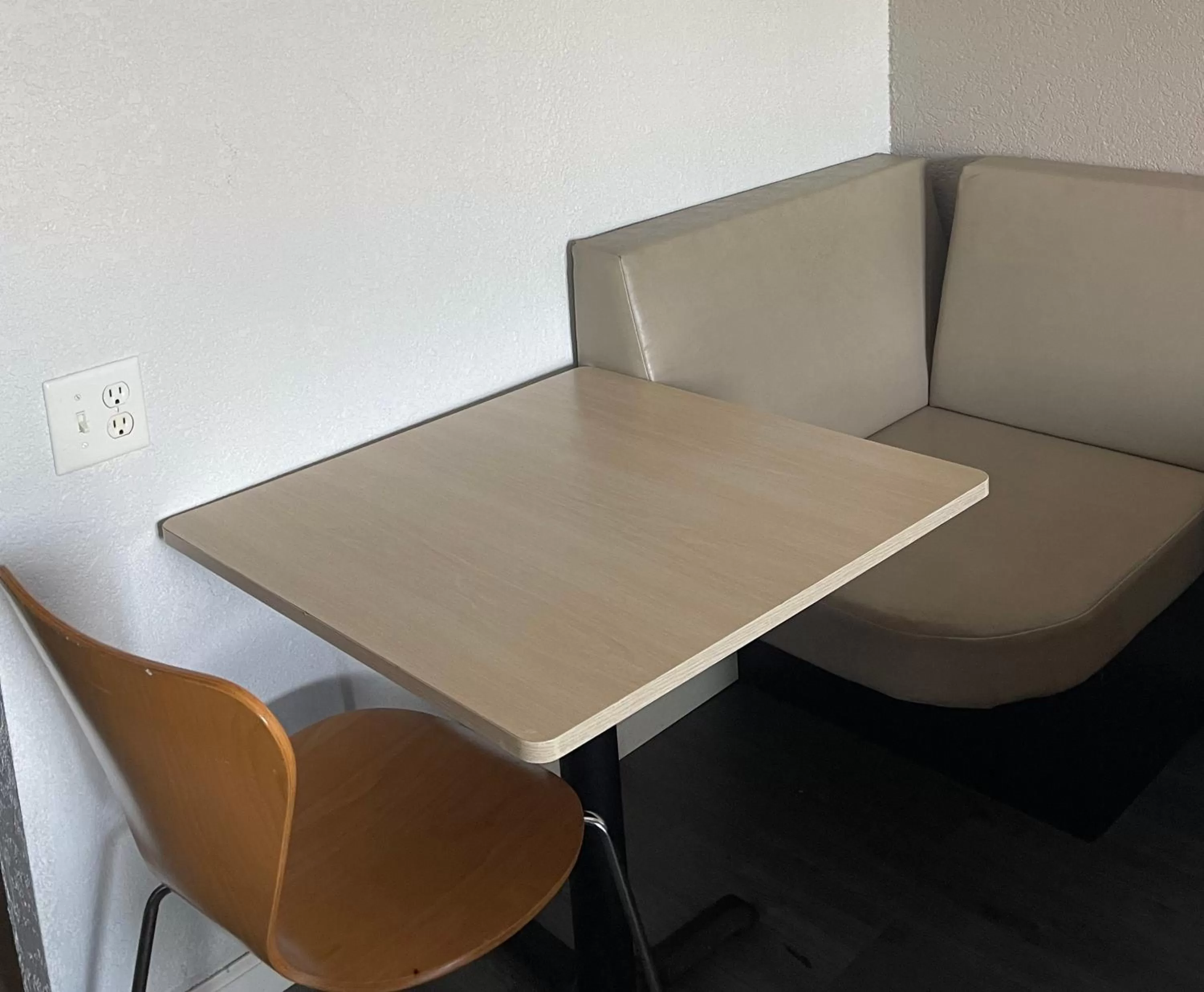 Seating area in Motel 6-Sallisaw, OK