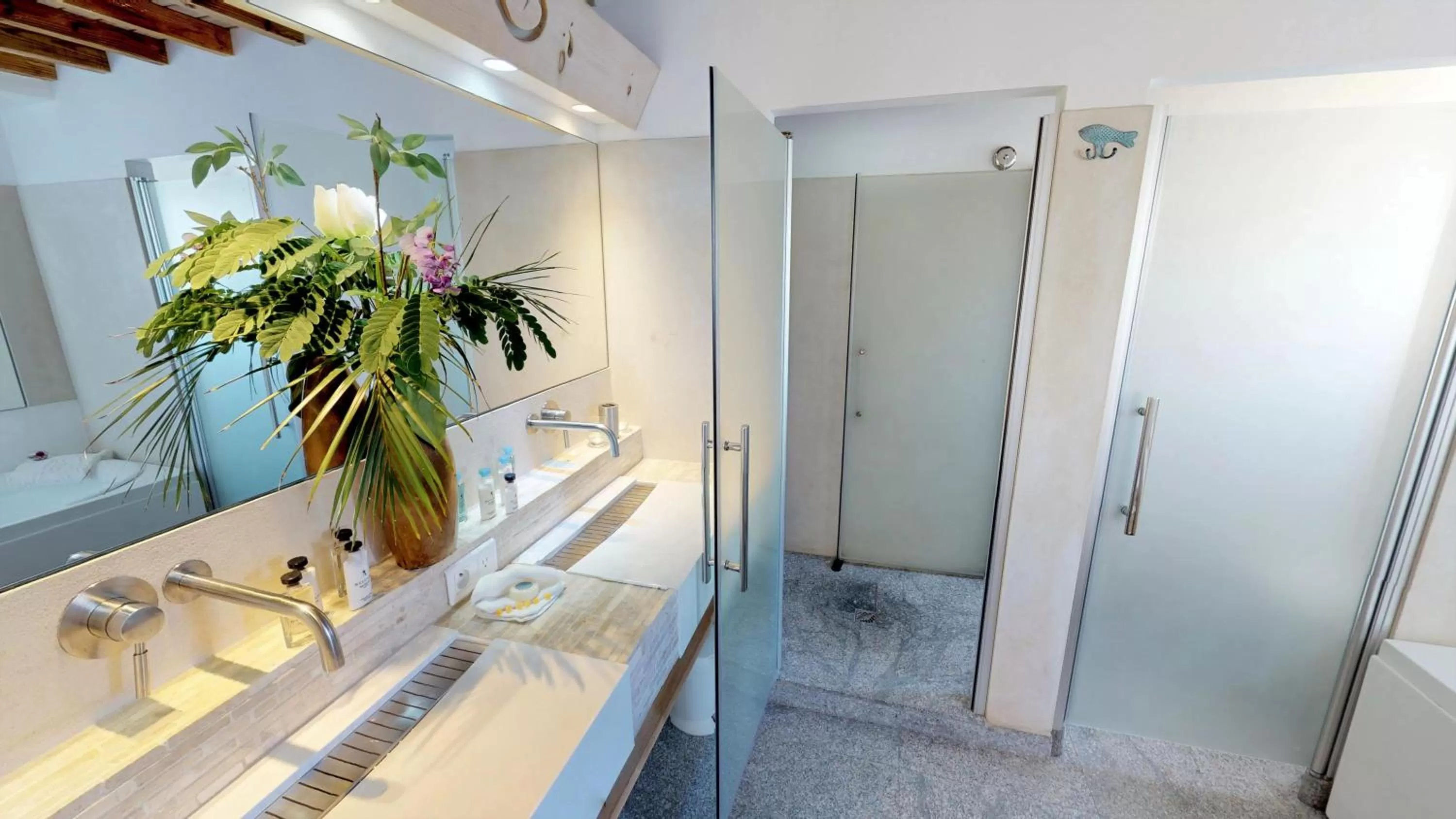 Bathroom in Hotel Les Ondines Sur La Plage