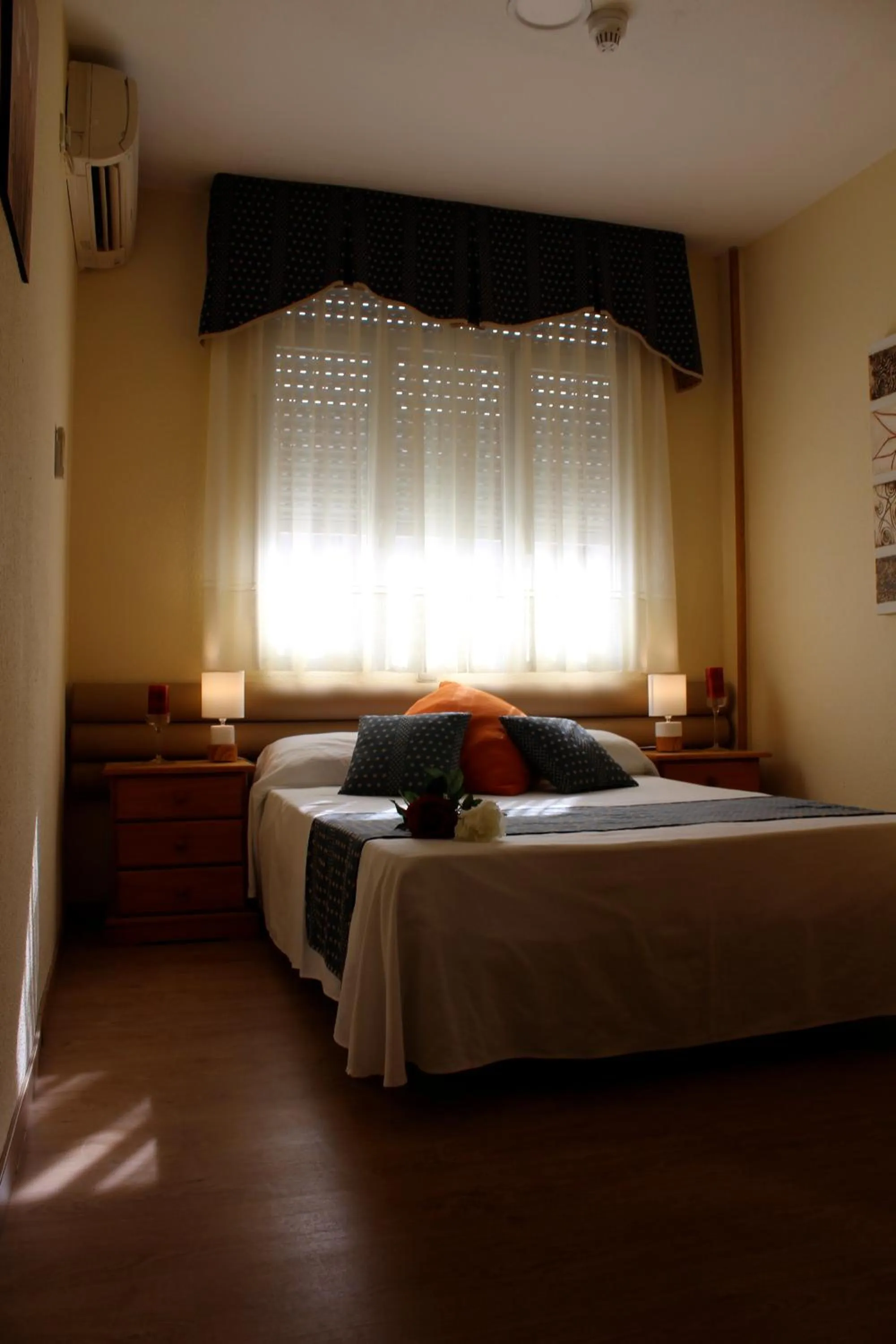 Bedroom, Bed in Hotel Cuatro Caños