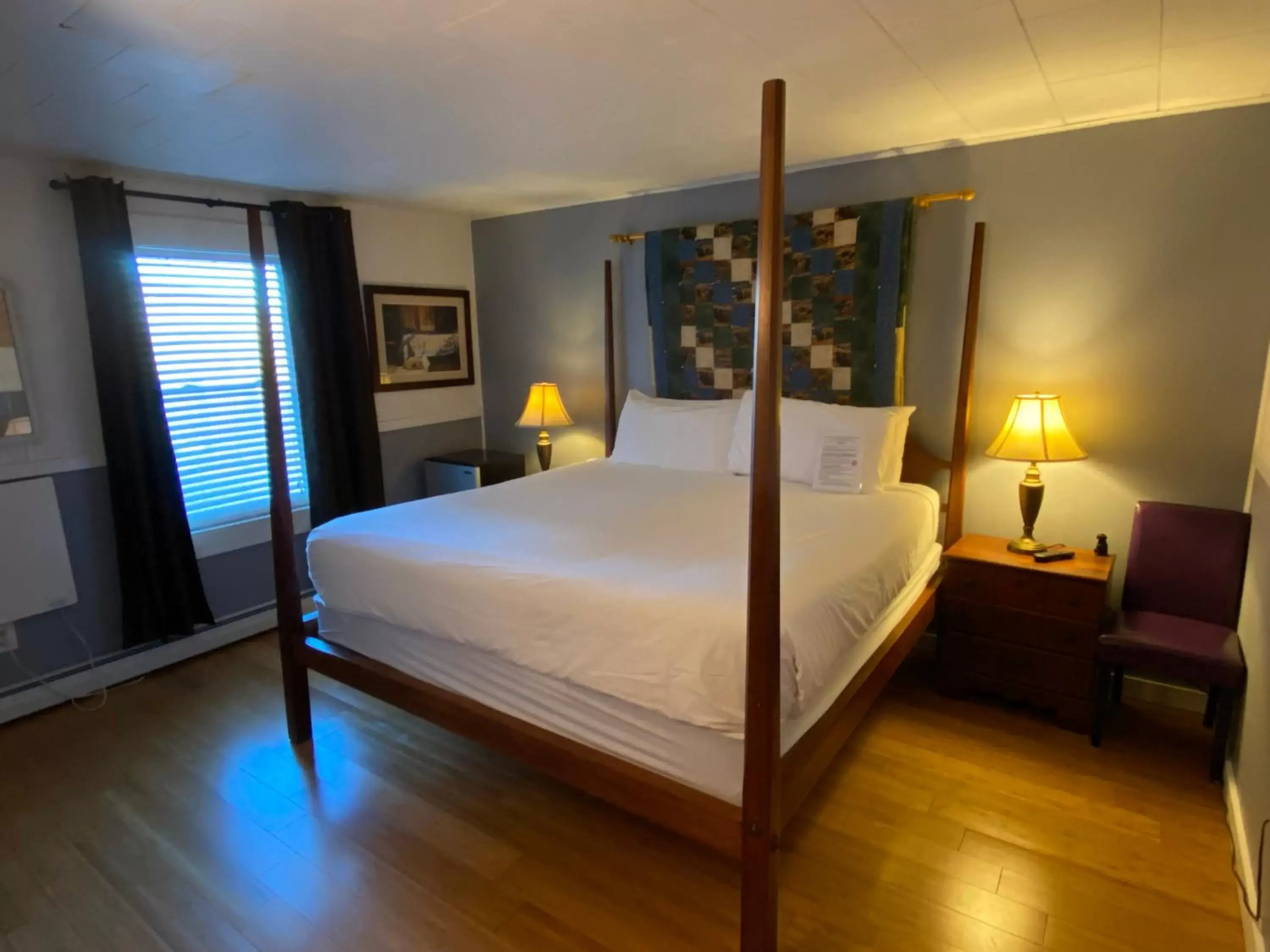 King Suite in Bromley View Inn King Suite in Bromley View Inn