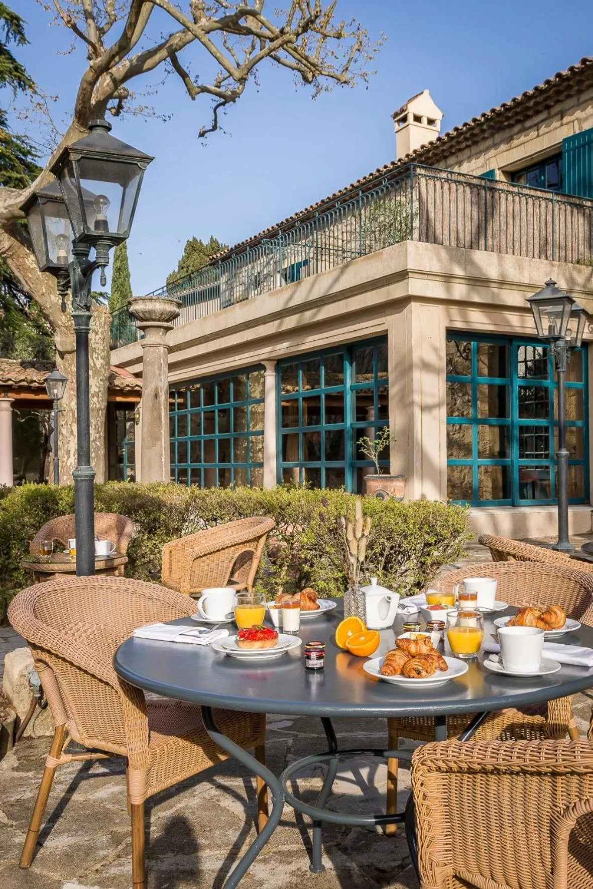 Patio in Hôtel la Magnaneraie