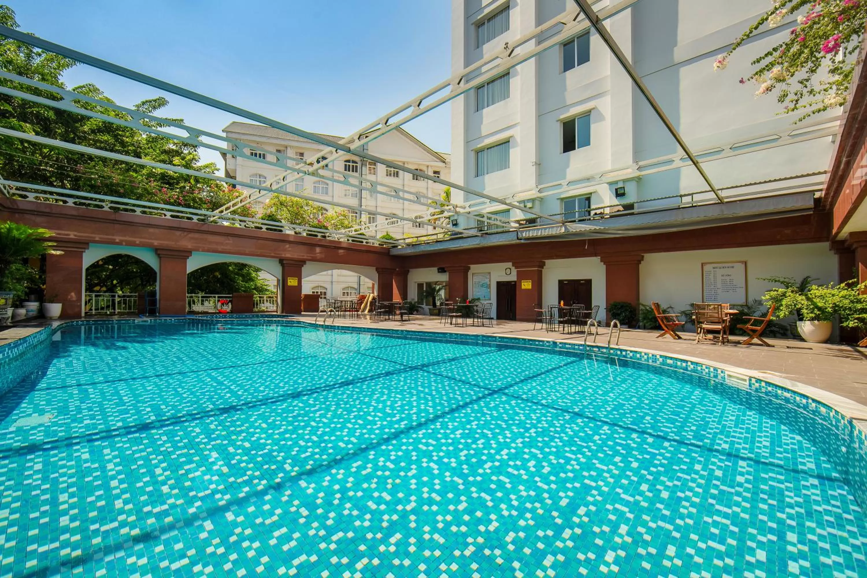Swimming pool in Lao Cai Star Hotel