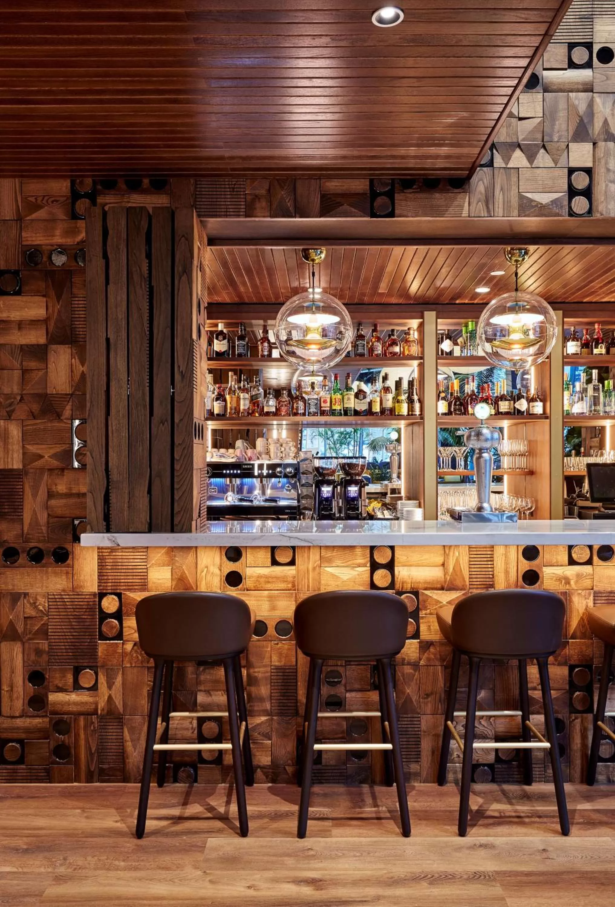 Lounge or bar in Radisson Blu 1882 Hotel, Barcelona Sagrada Familia