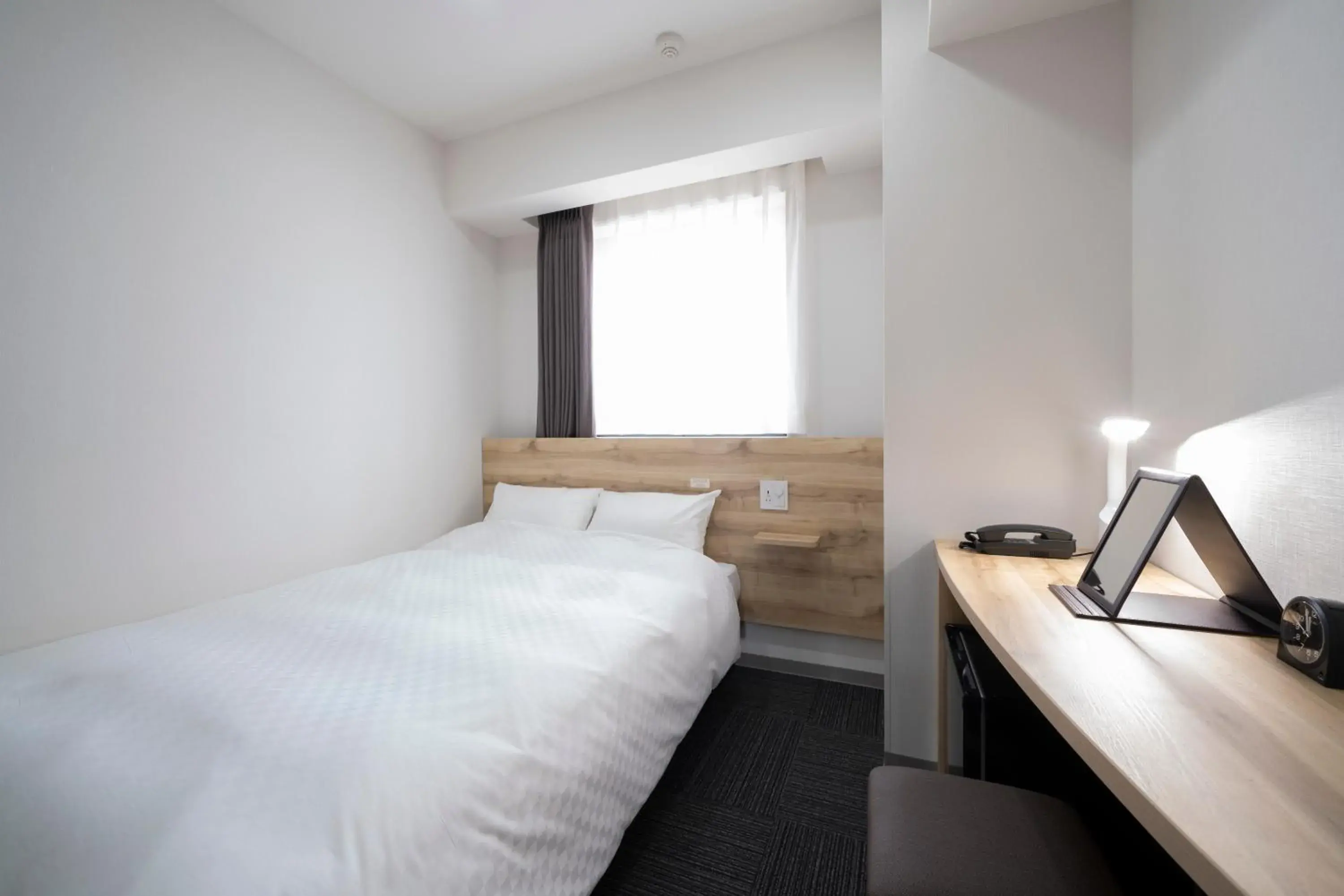 Small Double Room - Non-Smoking in washingtonR&B Hotel Sendai Higashiguchi Small Double Room - Non-Smoking in washingtonR&B Hotel Sendai Higashiguchi