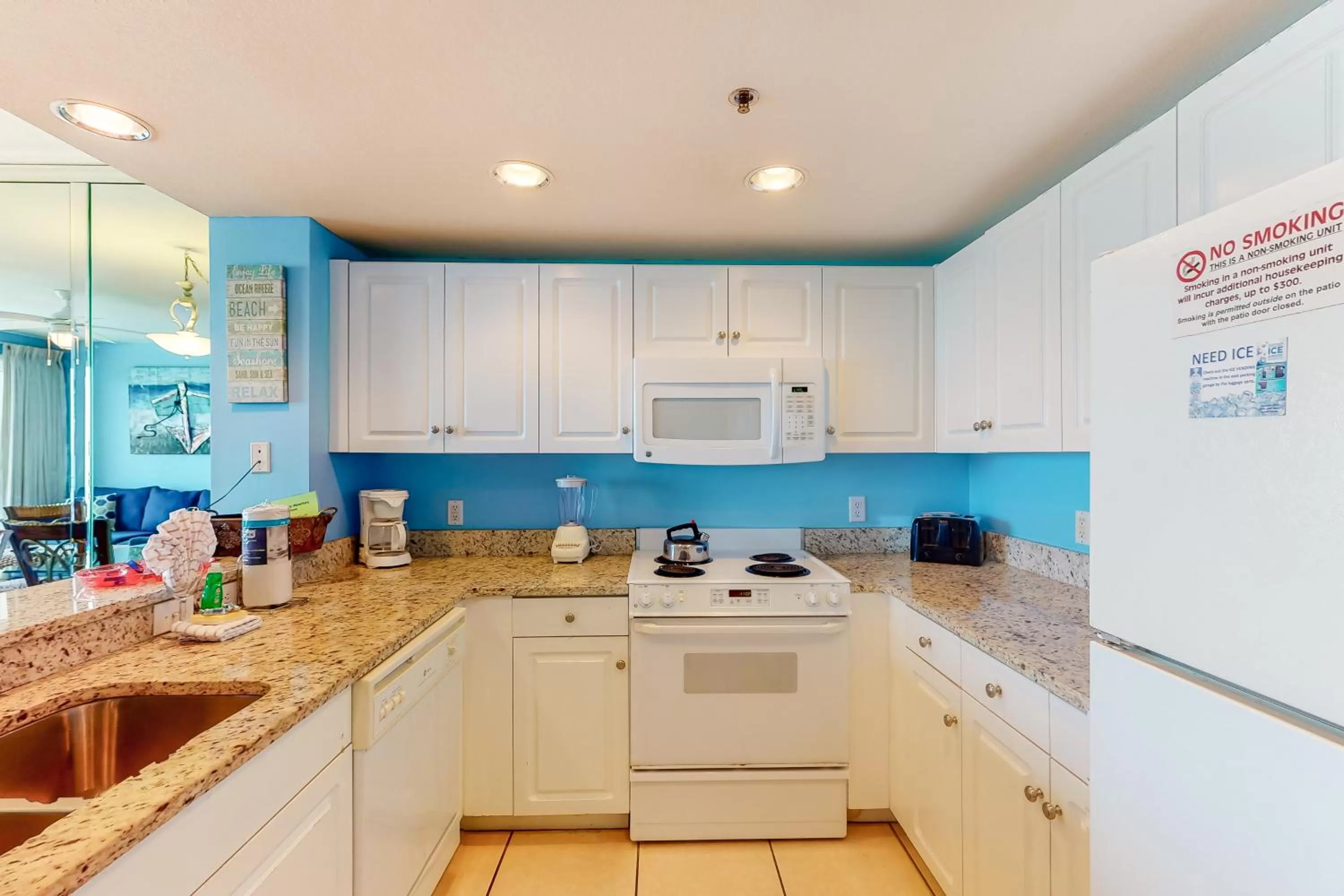 Kitchen/Kitchenette in Sterling Shores 510 Destin (Condo)