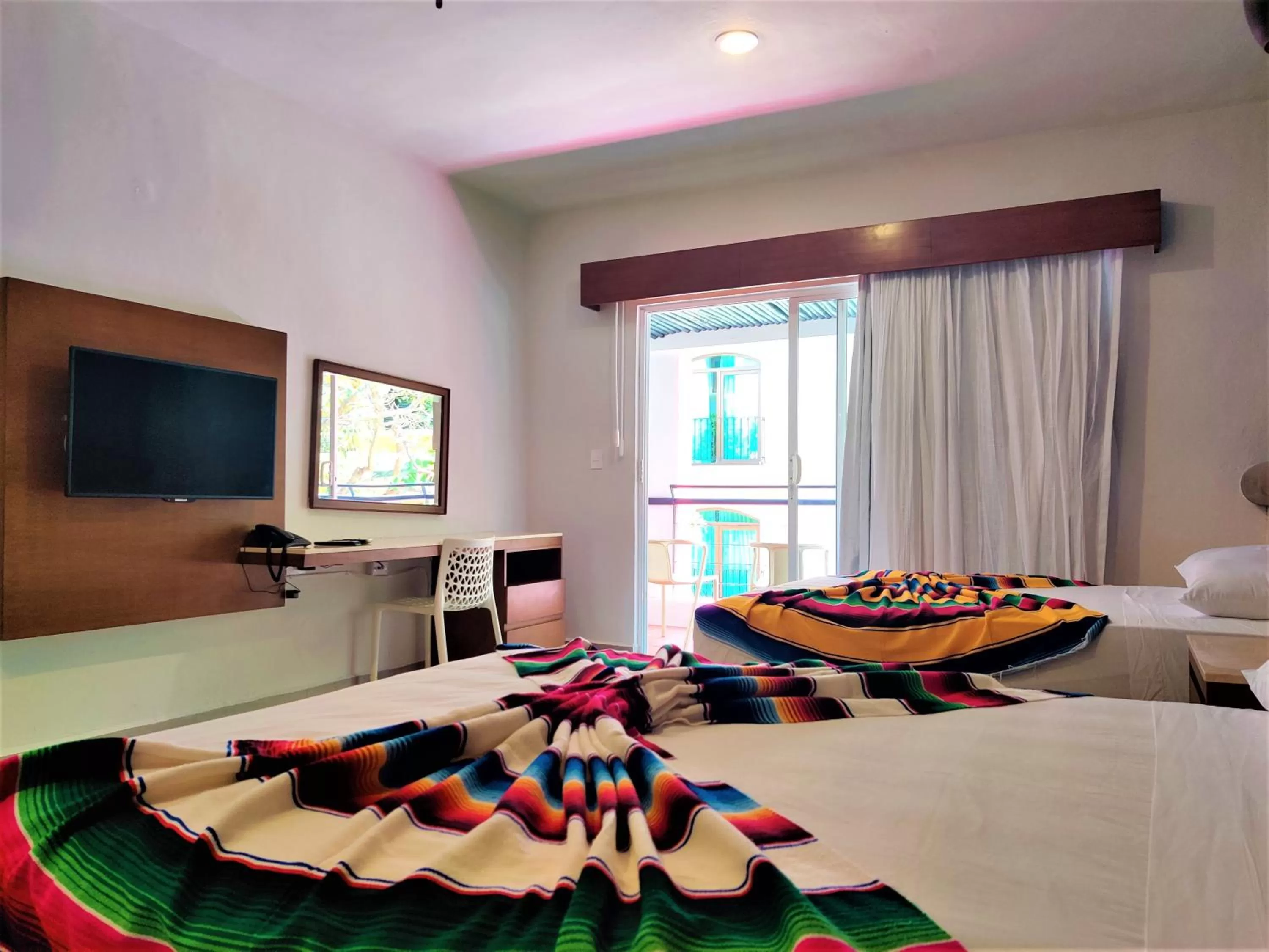 Photo of the whole room, Bed in Hotel Mariachi by Kavia 5th Av