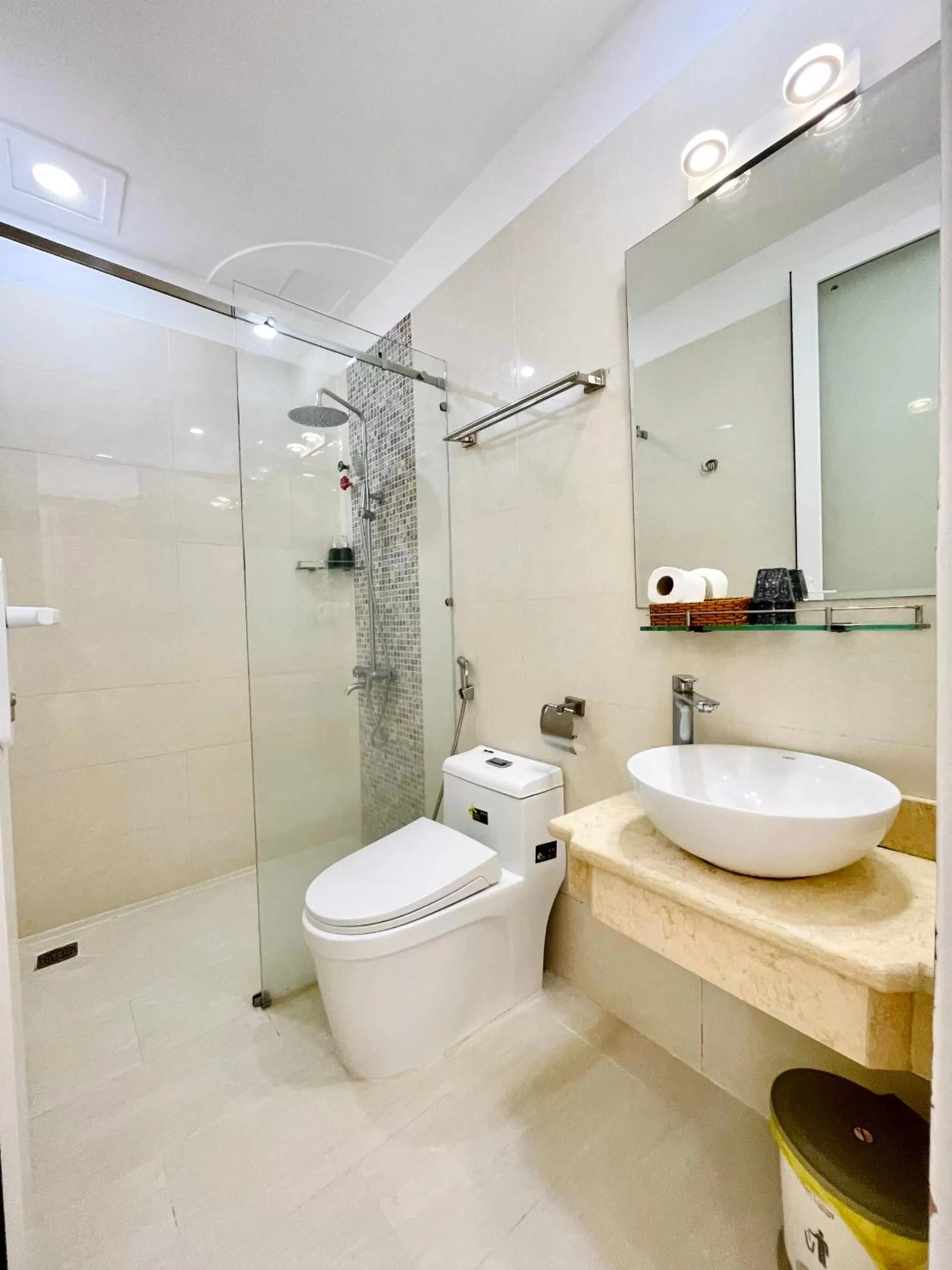 Toilet in Diamond Hotel