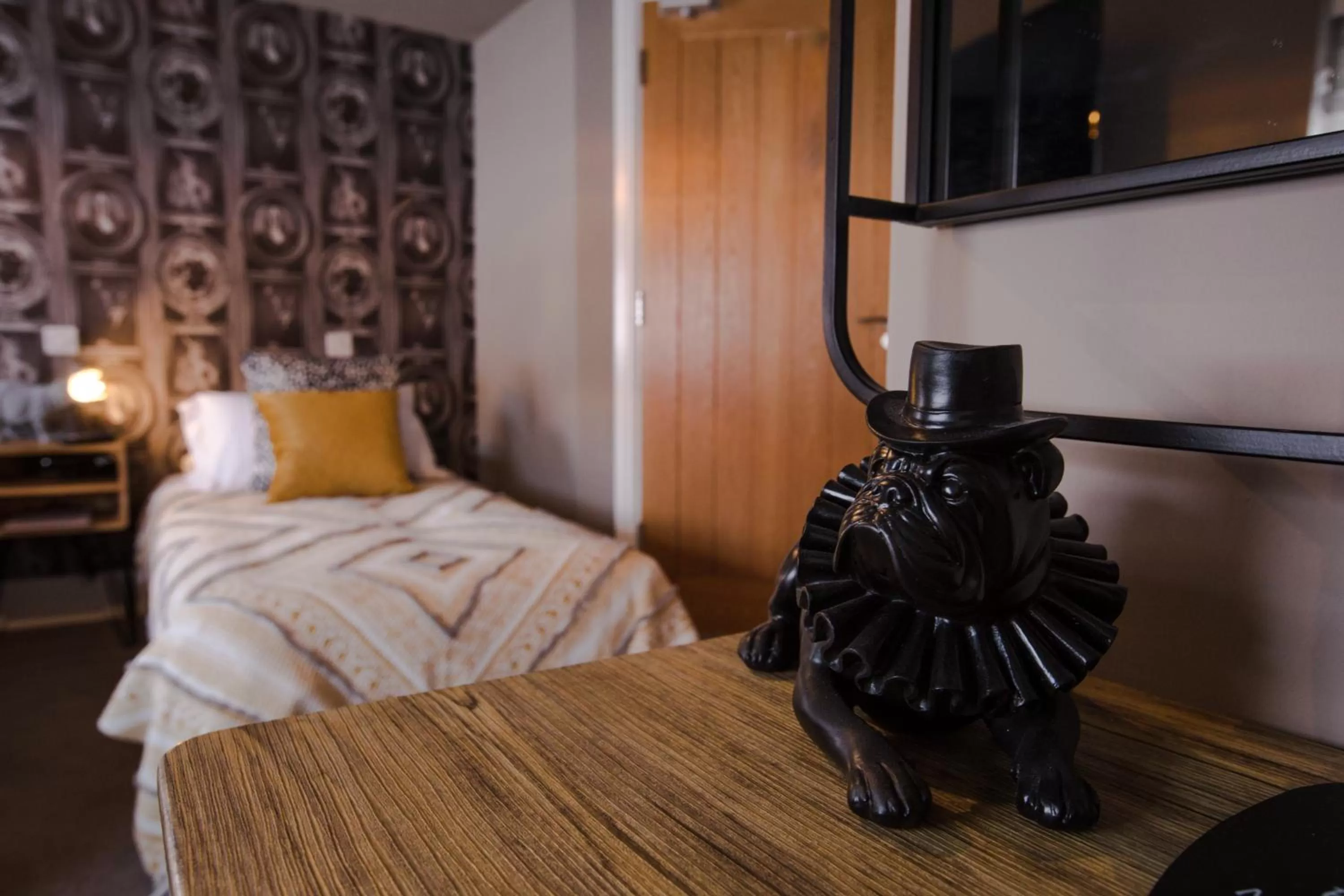 Bed in The Wheatsheaf Pub, Kitchen & Rooms