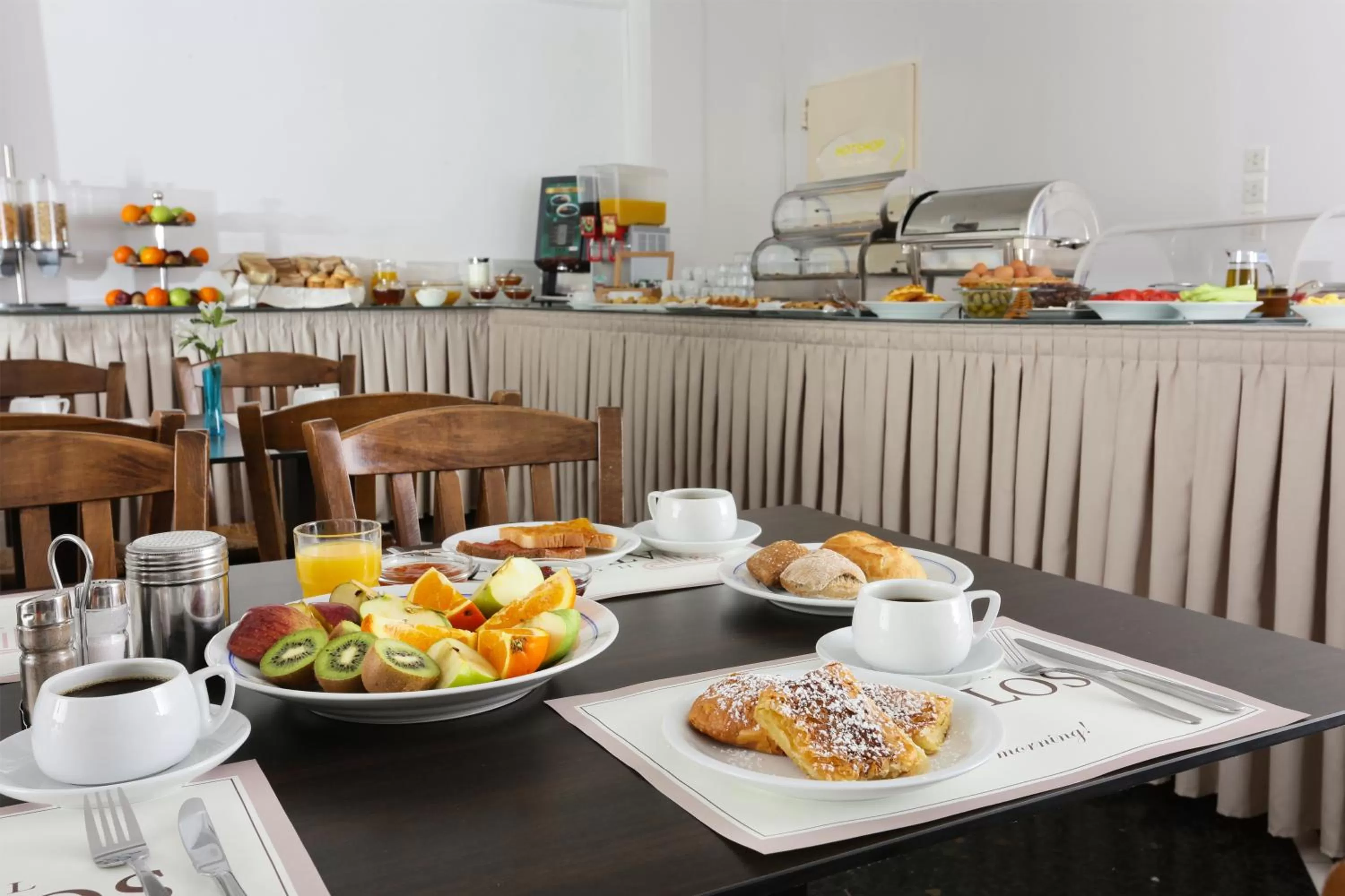 Restaurant/places to eat in Attalos Hotel