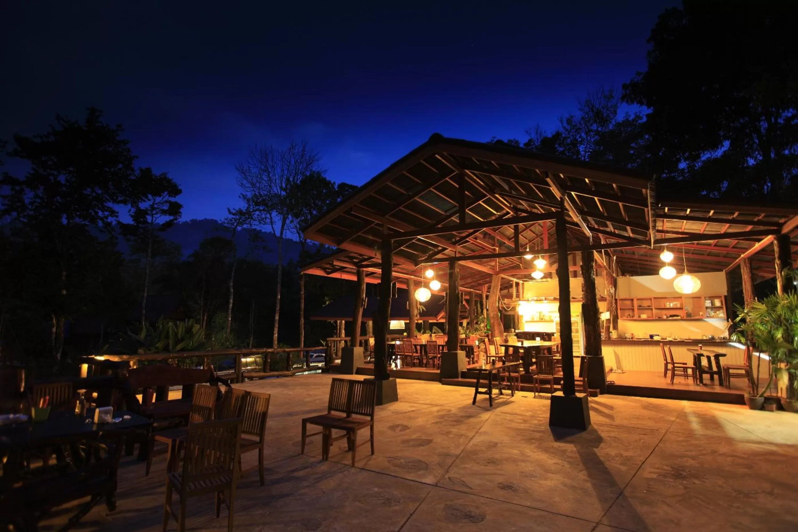 Restaurant/places to eat in Rock and Tree House Resort