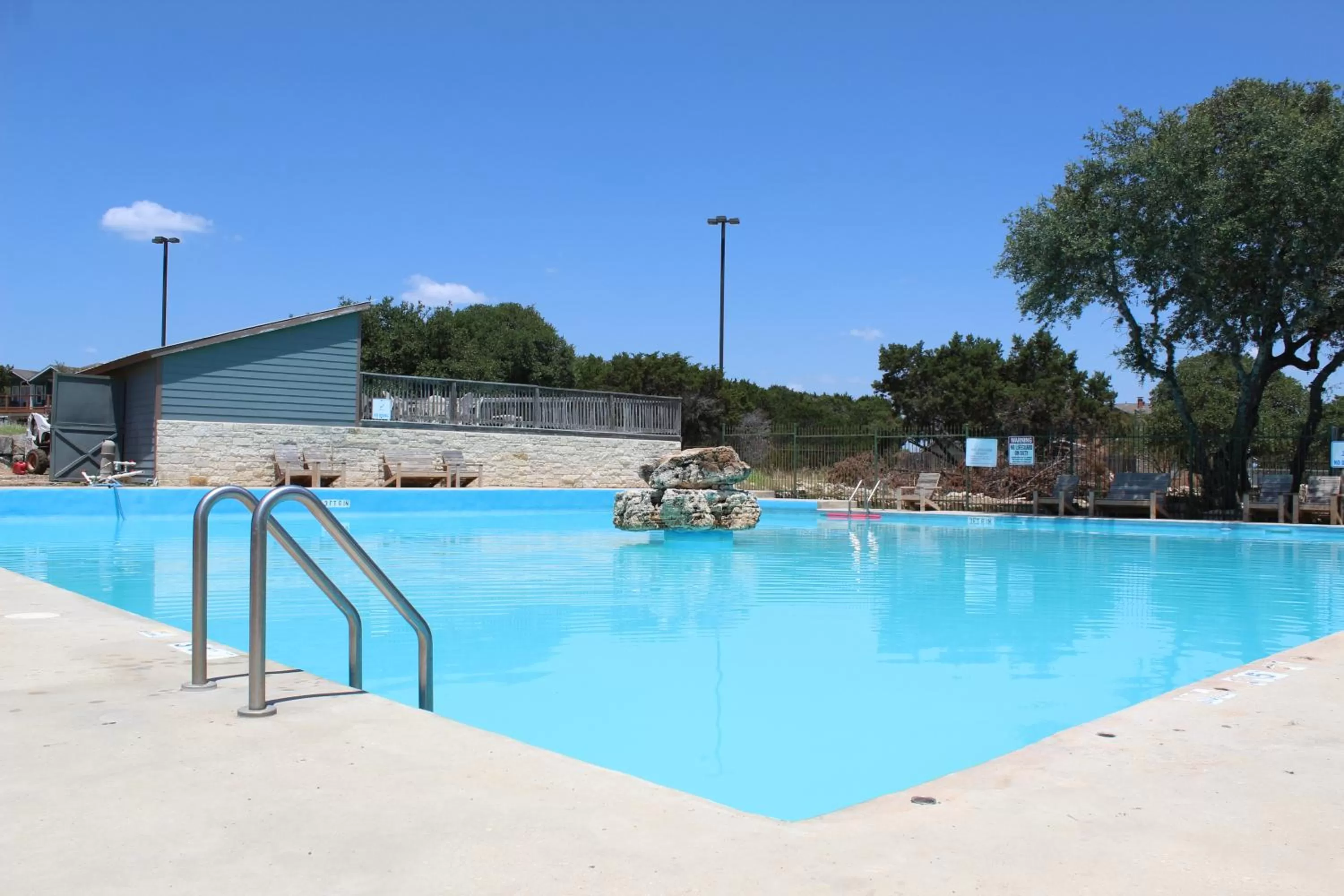 Swimming pool in Canyon Lakeview Resort