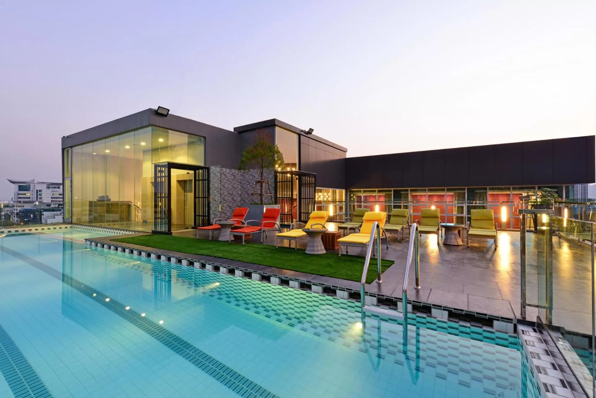 Swimming pool in Le D'Tel Bangkok