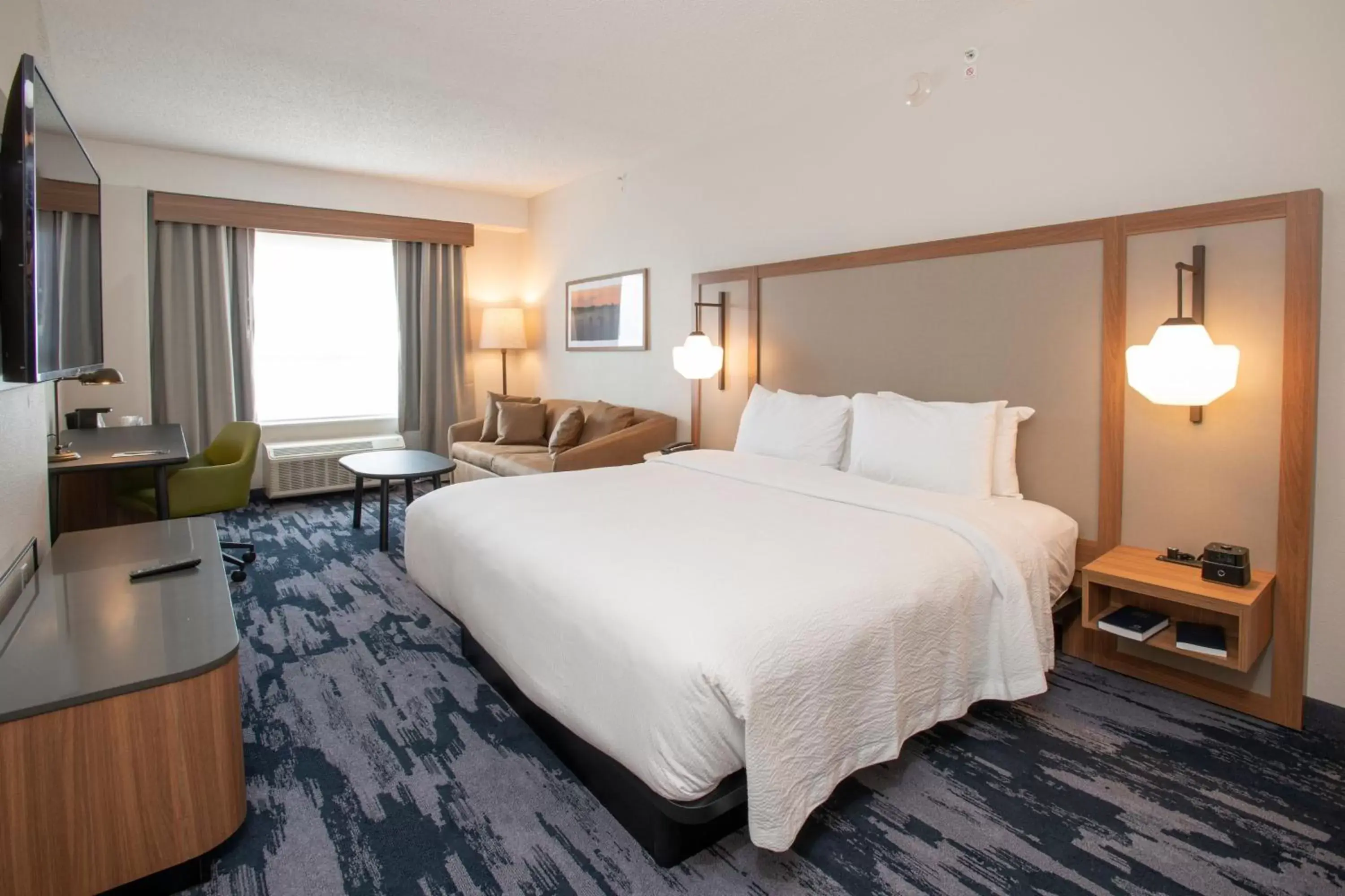 Standard King Room with Sofa Bed and City View in Fairfield by Marriott Inn & Suites Newport on the River Standard King Room with Sofa Bed and City View in Fairfield by Marriott Inn & Suites Newport on the River