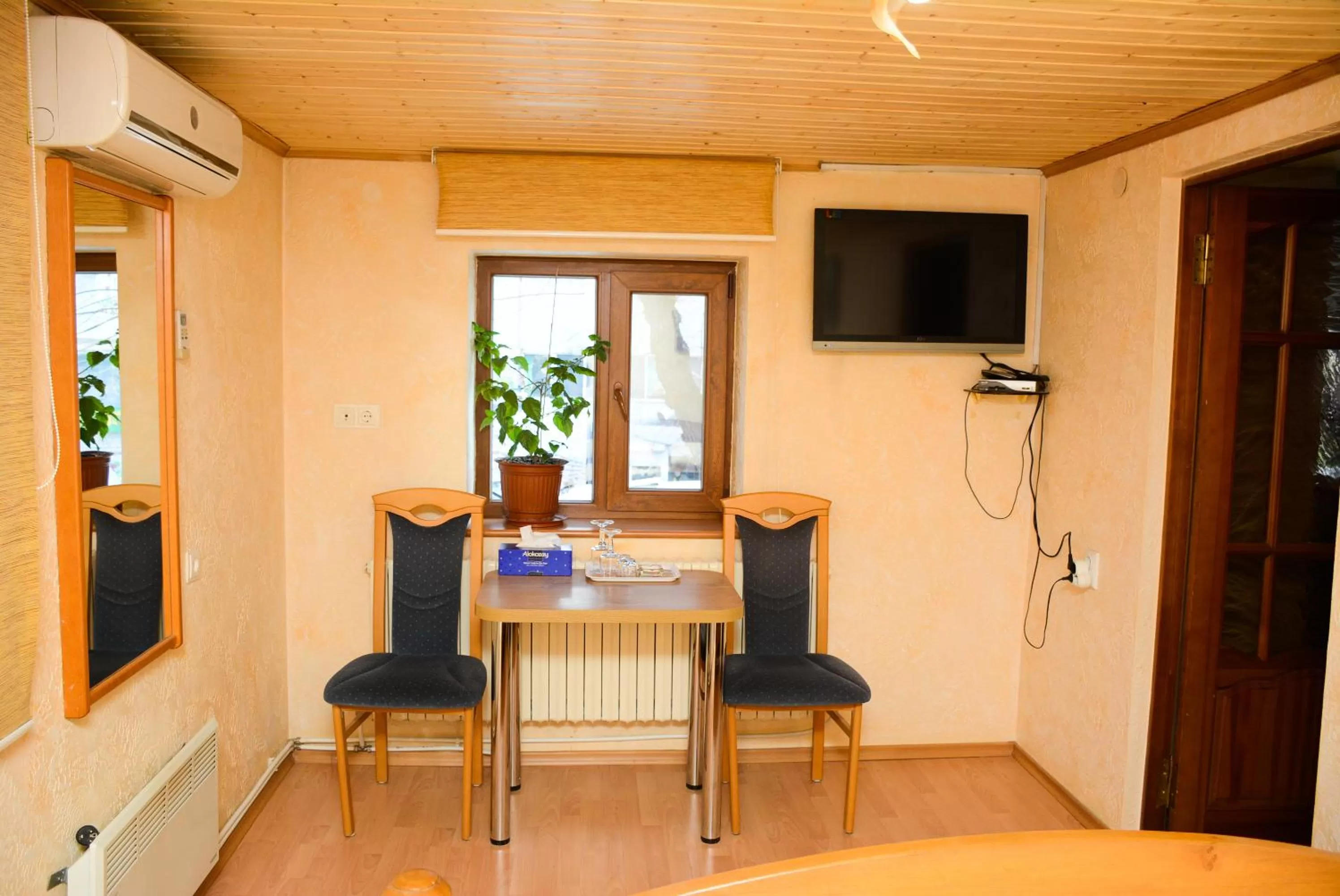 Property building, TV/Entertainment Center in Bazar Motel