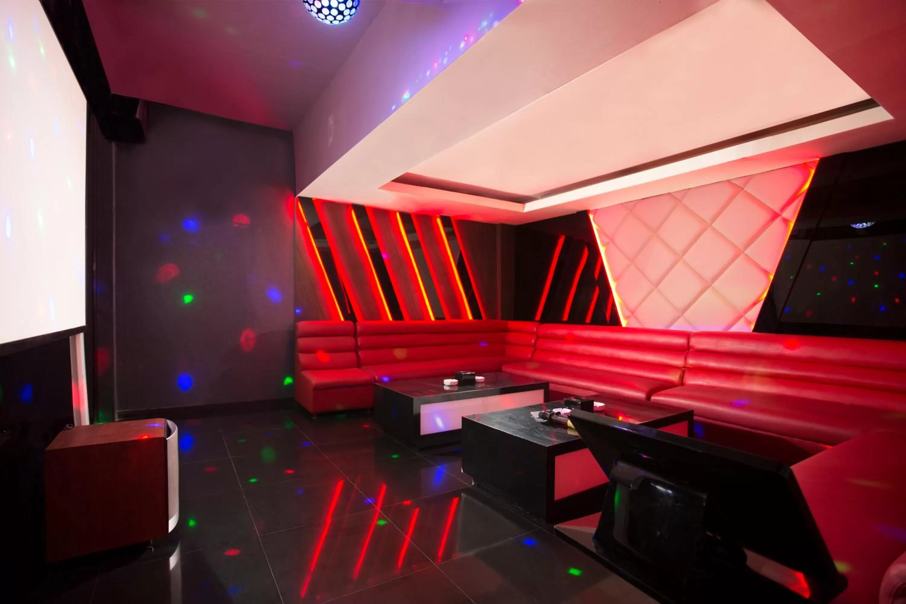 Karaoke in Swiss-Belhotel Silae Palu