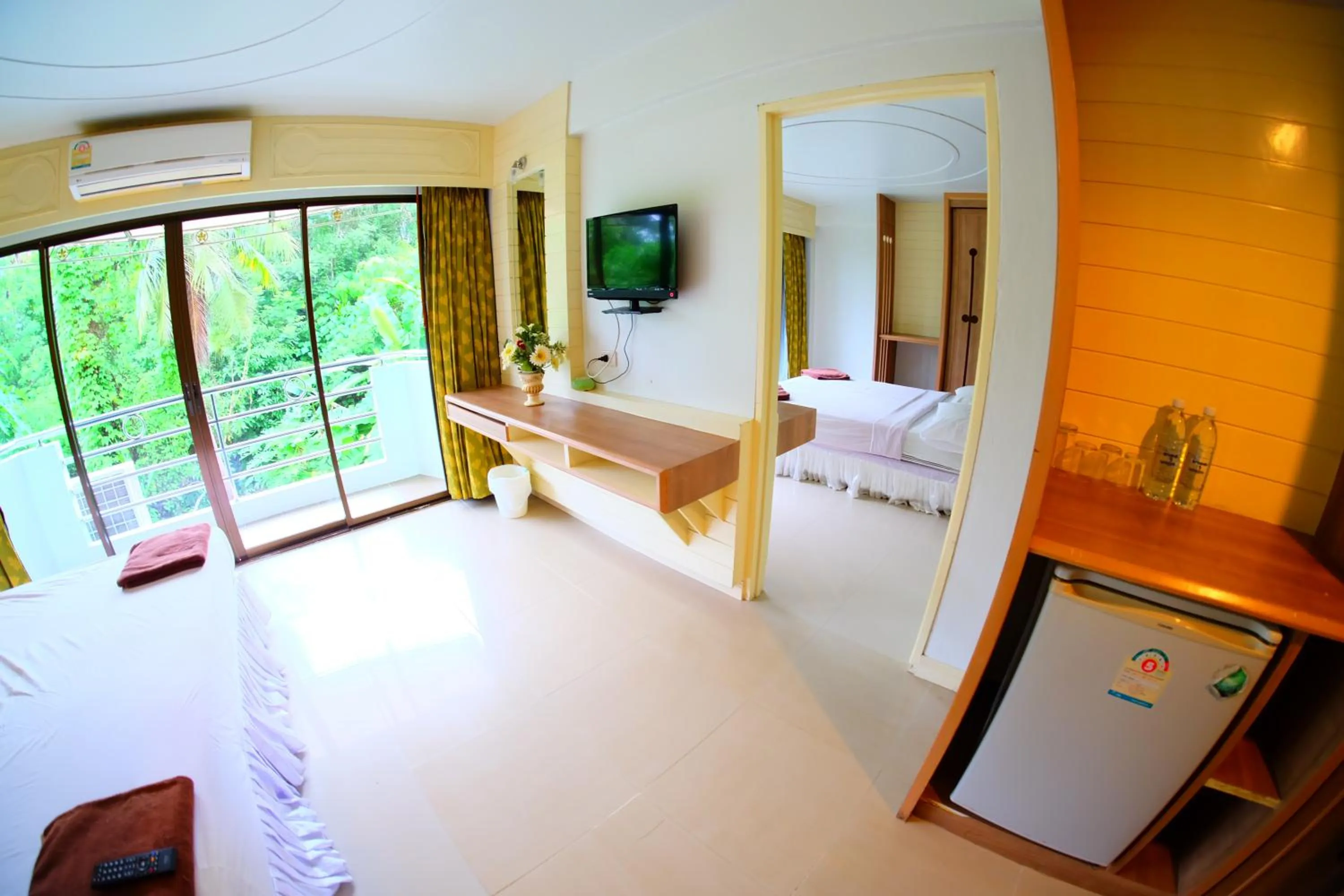 Photo of the whole room, Bed in Aonang Top View