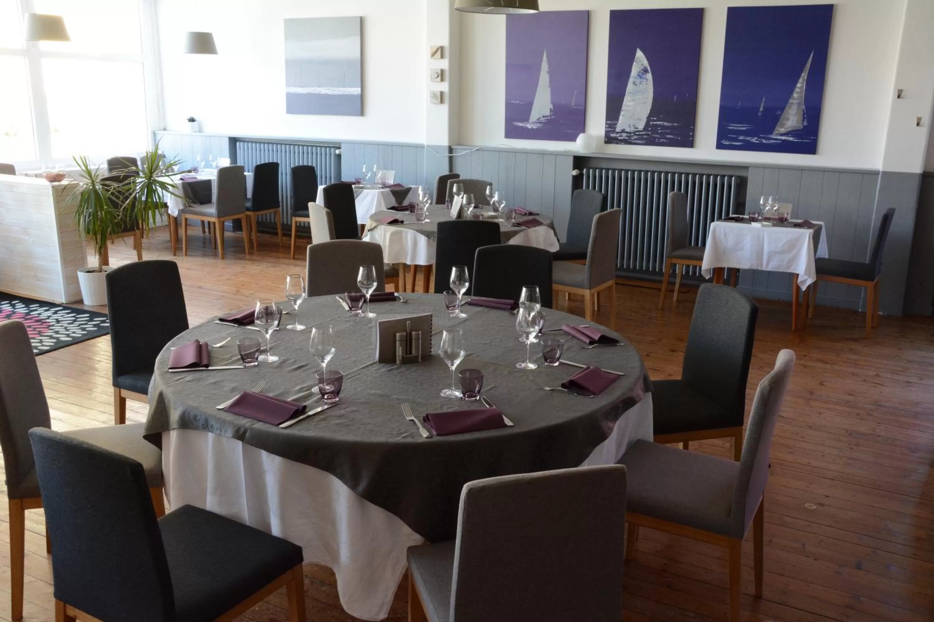 Restaurant/places to eat in Logis Le Petit Trianon