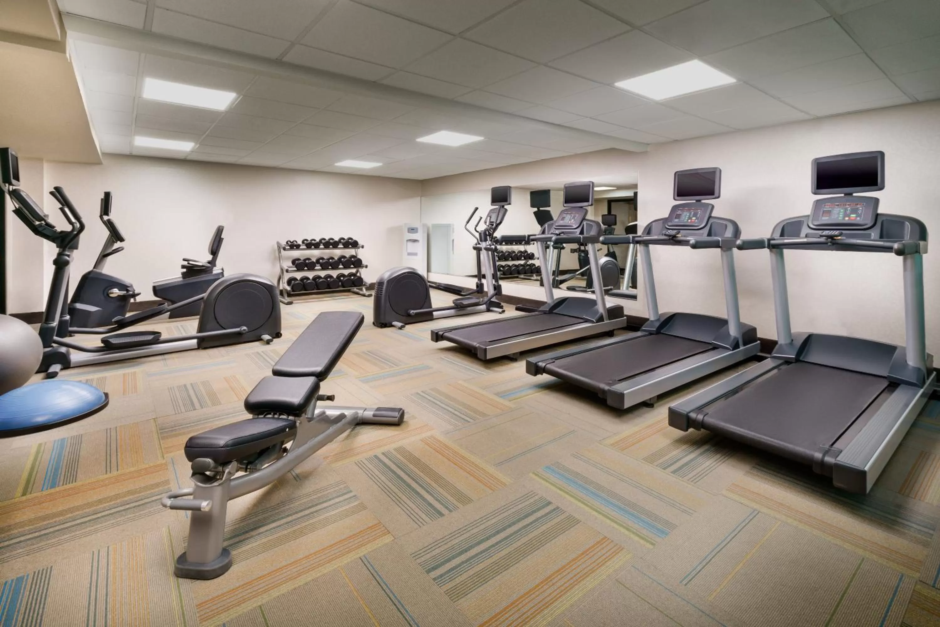 Fitness centre/facilities in Holiday Inn Express Boston by IHG