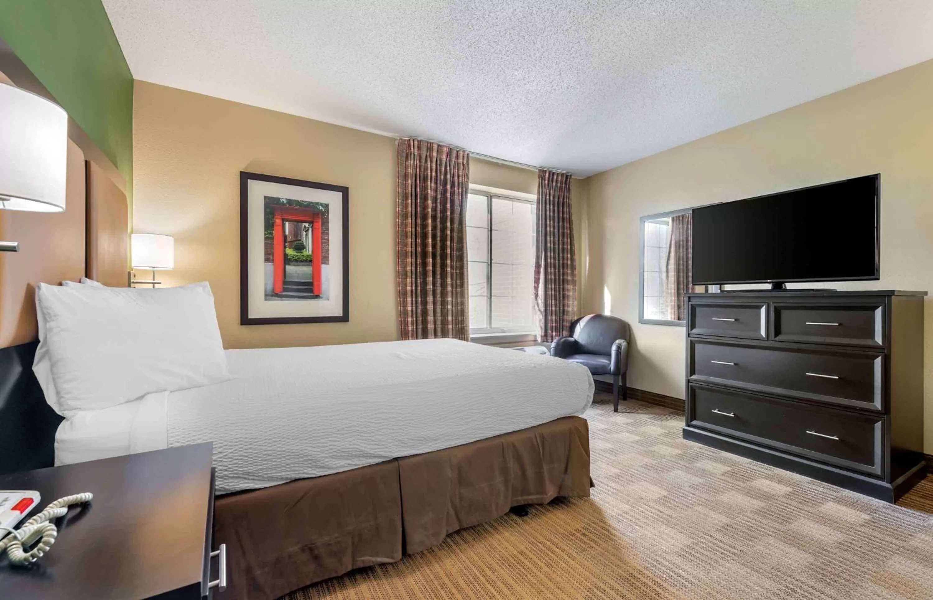 Bedroom, Bed in Extended Stay America Suites - Minneapolis - Eden Prairie - Technology Drive