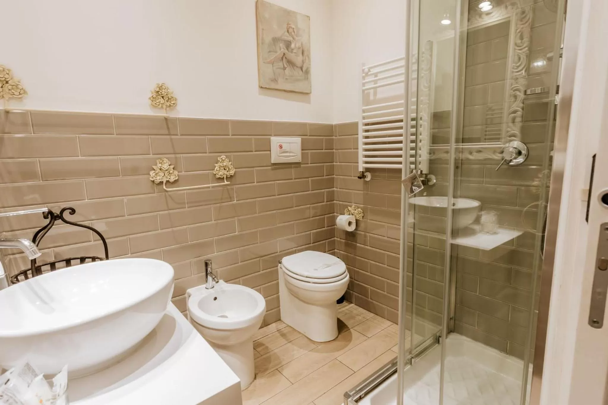 Bathroom in Vatican Boutique inn