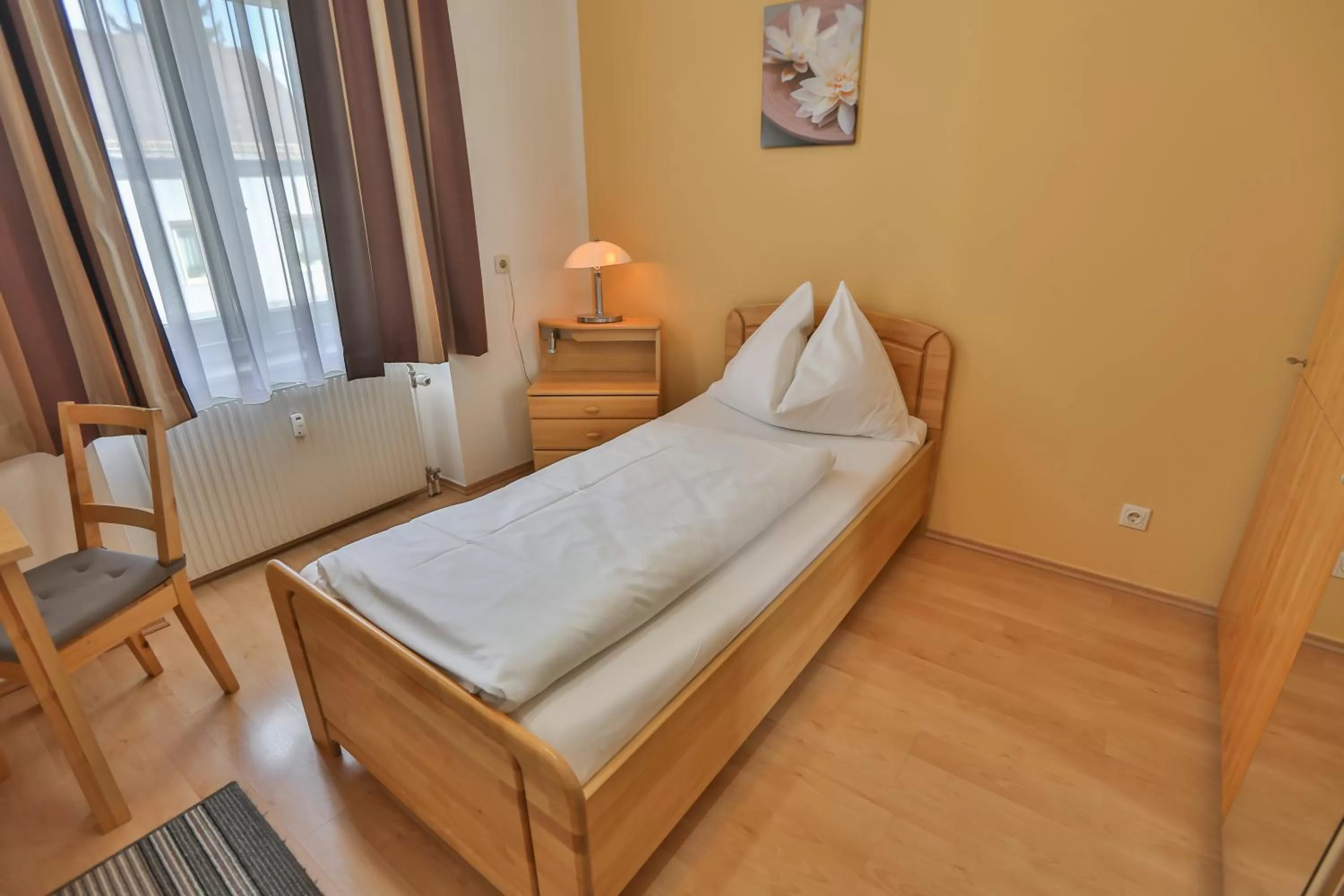 Photo of the whole room, Bed in Feldkirchnerhof