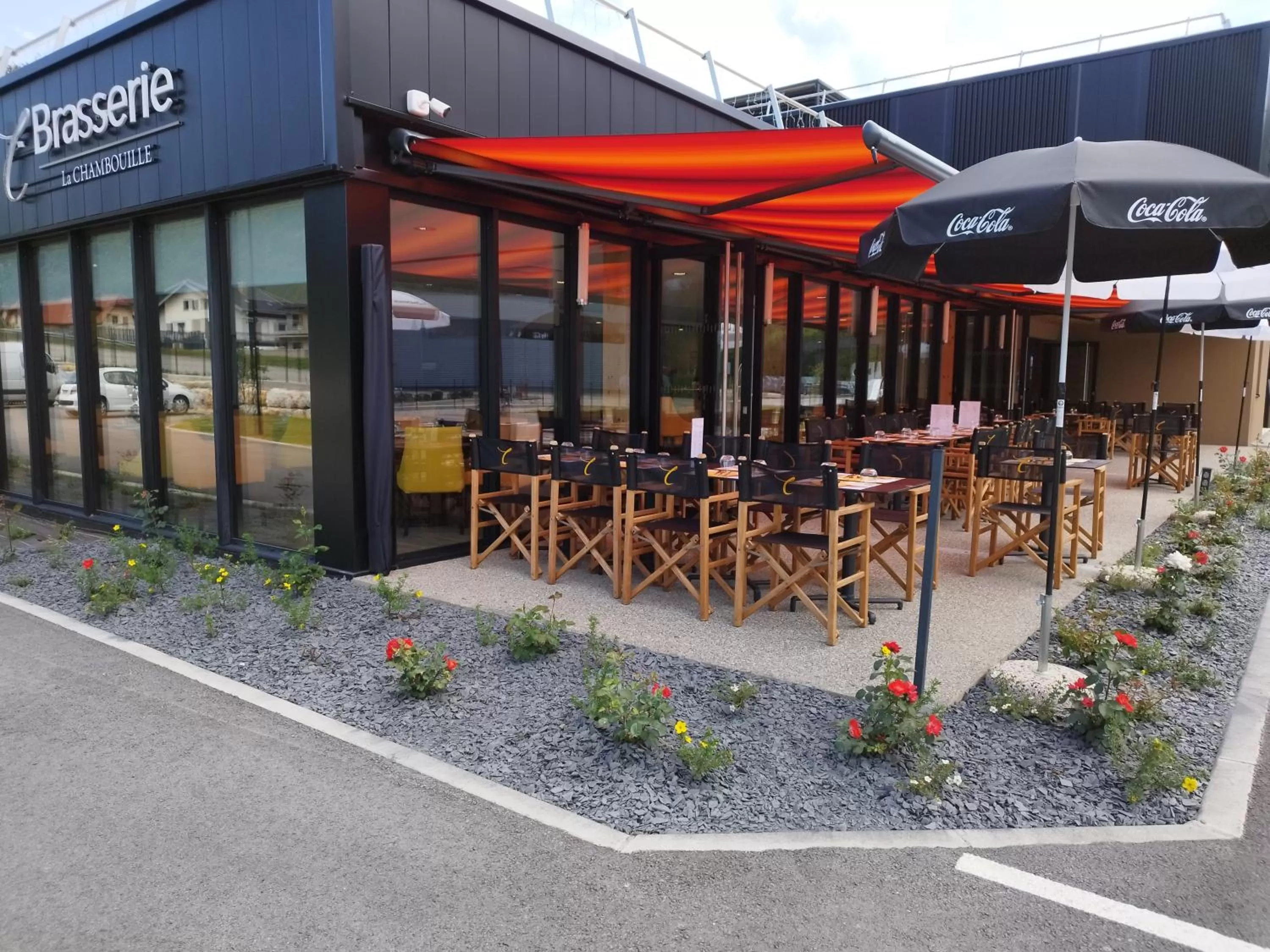 Patio in Hôtel Restaurant AKENA Molinges - La Brocatelle