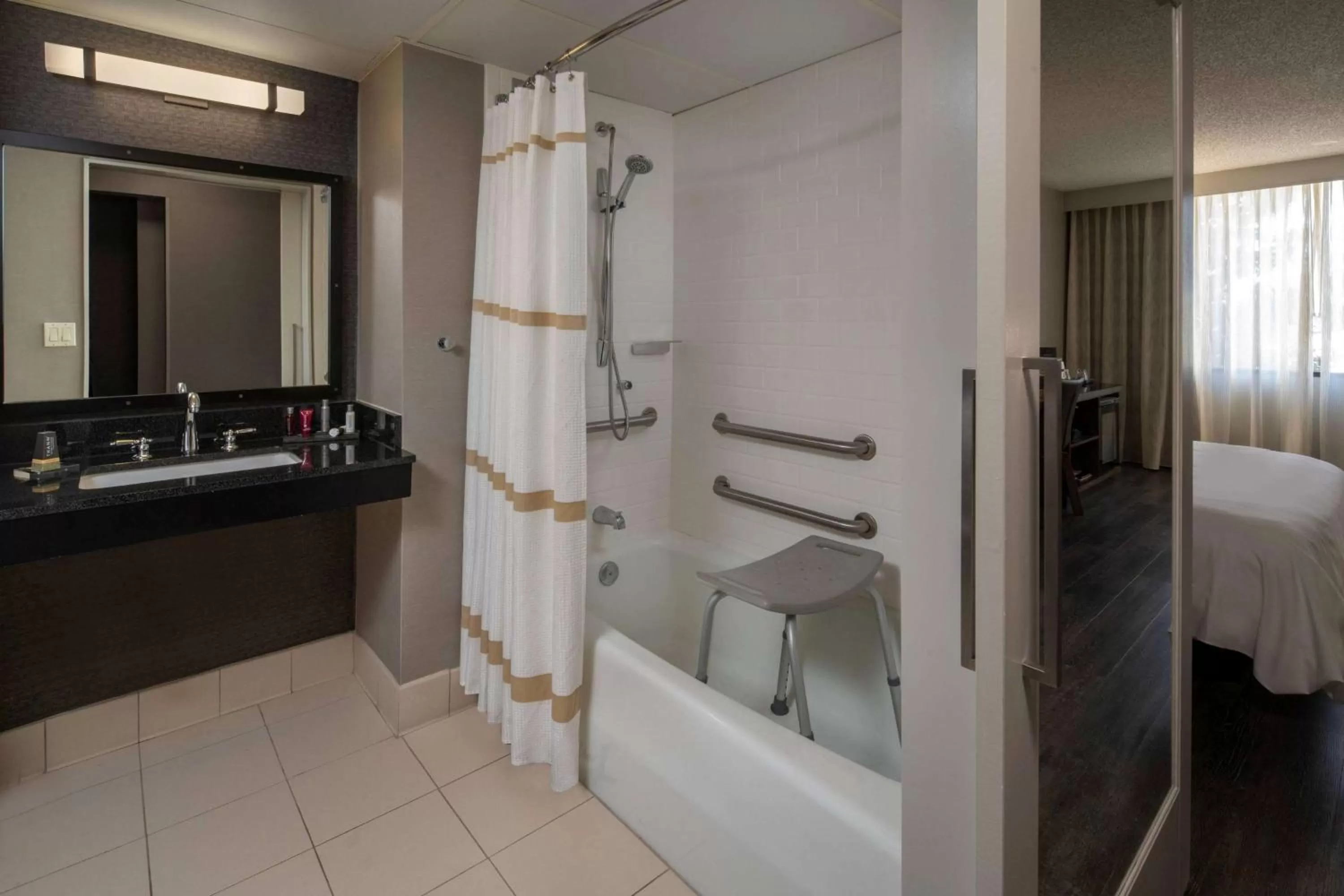 Bathroom in Sonesta Nashville Airport