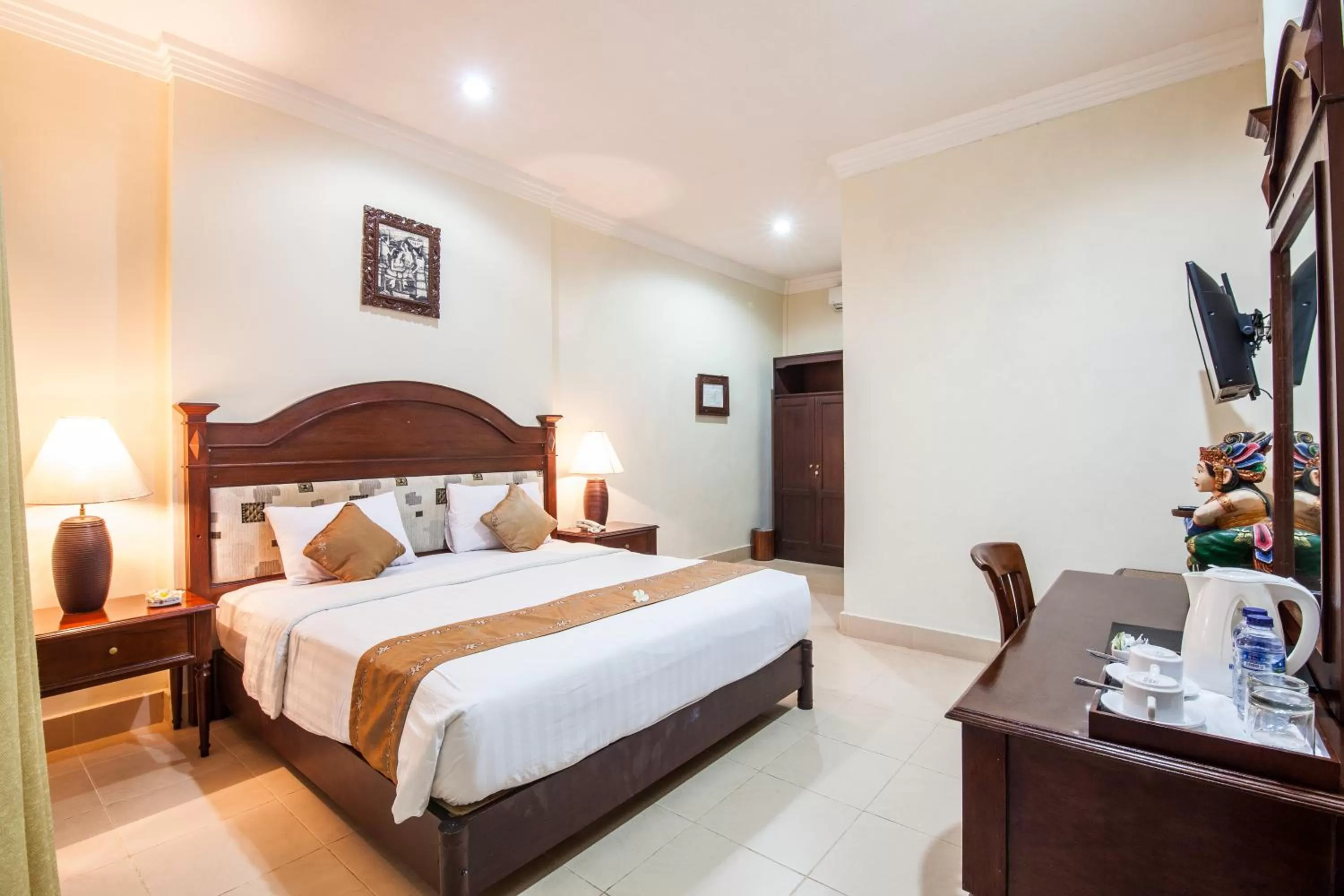 Bed in Vila Shanti Beach Front Hotel Sanur