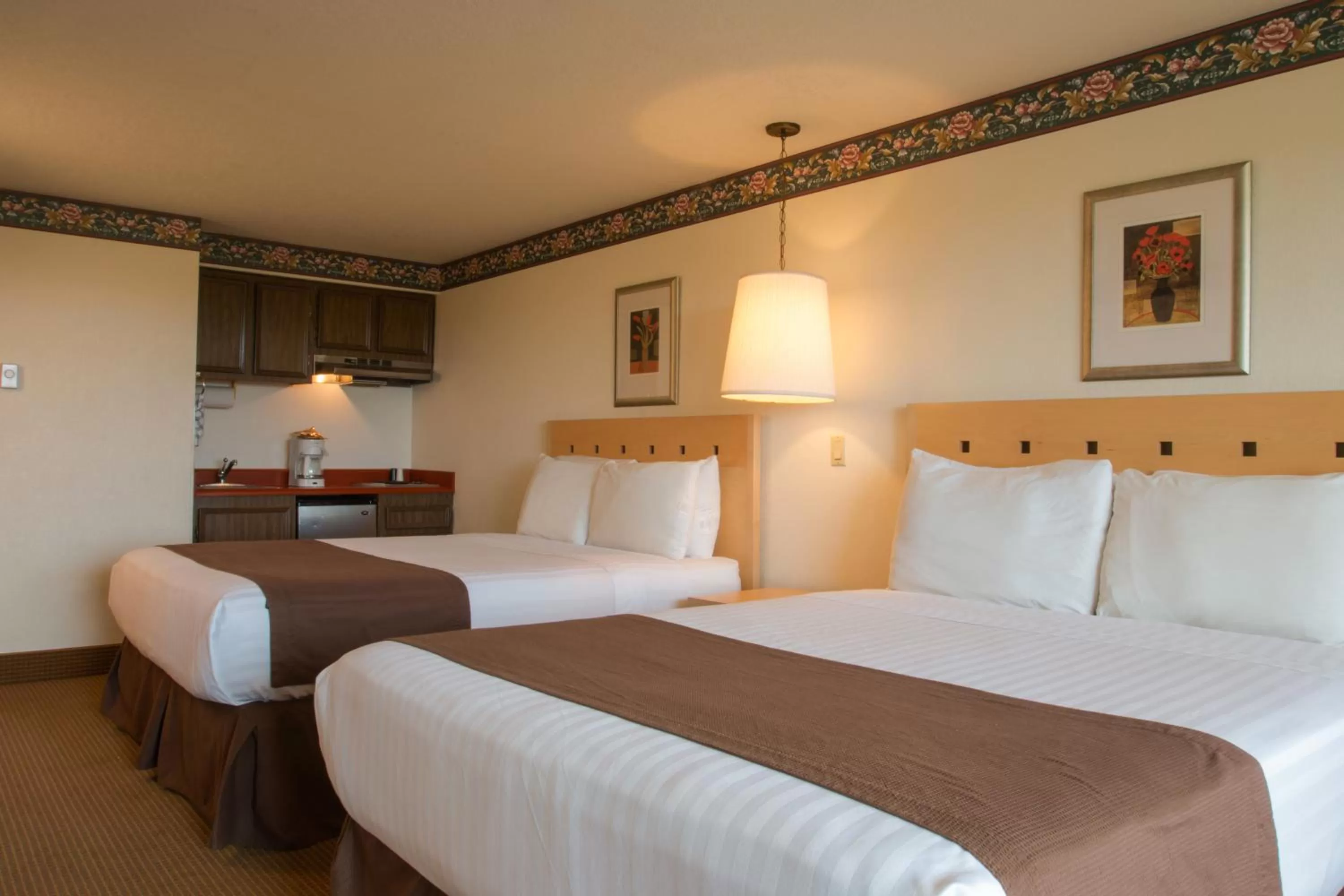 Photo of the whole room, Bed in Hi Tide Oceanfront Inn