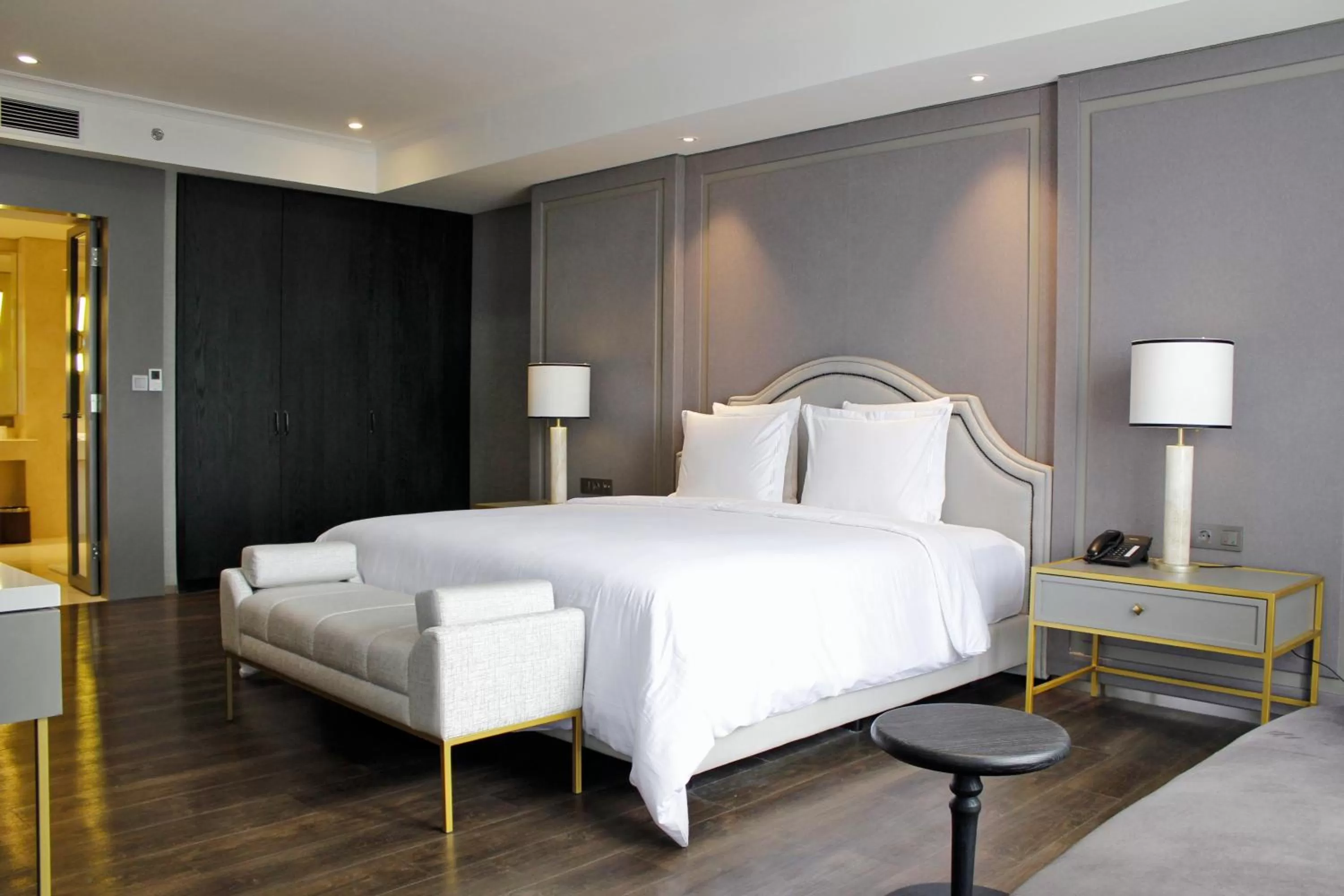 Bed in Goodrich Suites, Jakarta