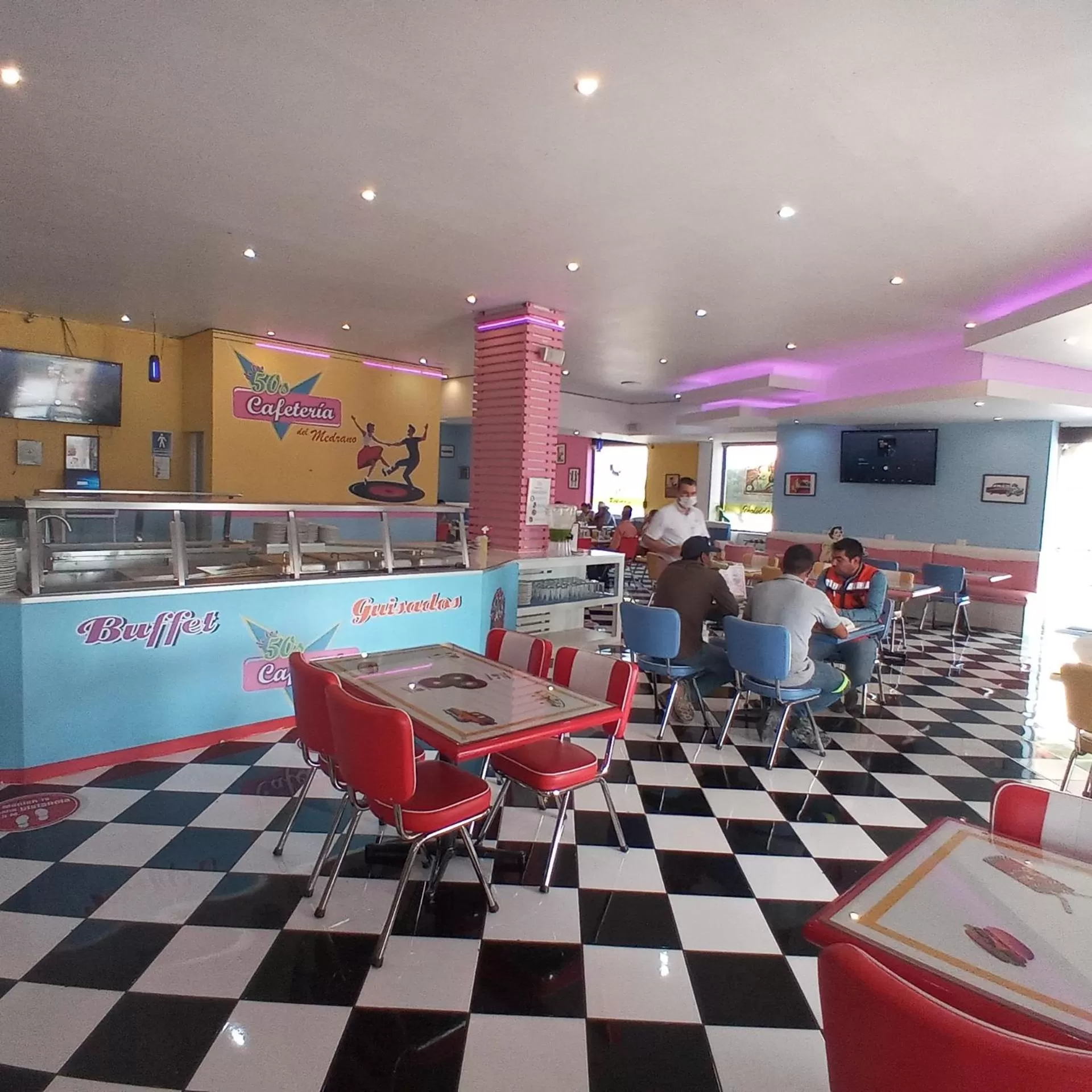 Restaurant/places to eat in Hotel Medrano Temáticas and Business Rooms Aguascalientes