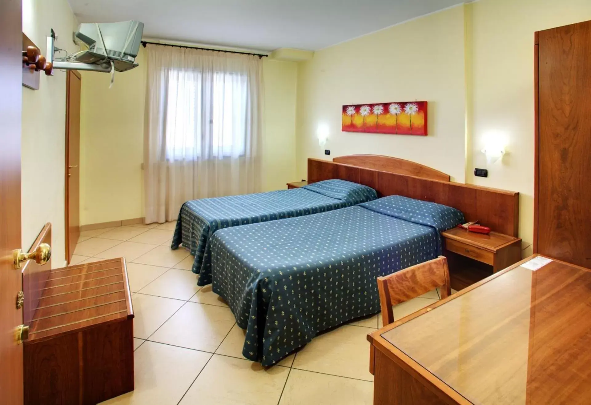 Classic Twin Room in Lo Scacciapensieri Hotel & Restaurant Classic Twin Room in Lo Scacciapensieri Hotel & Restaurant